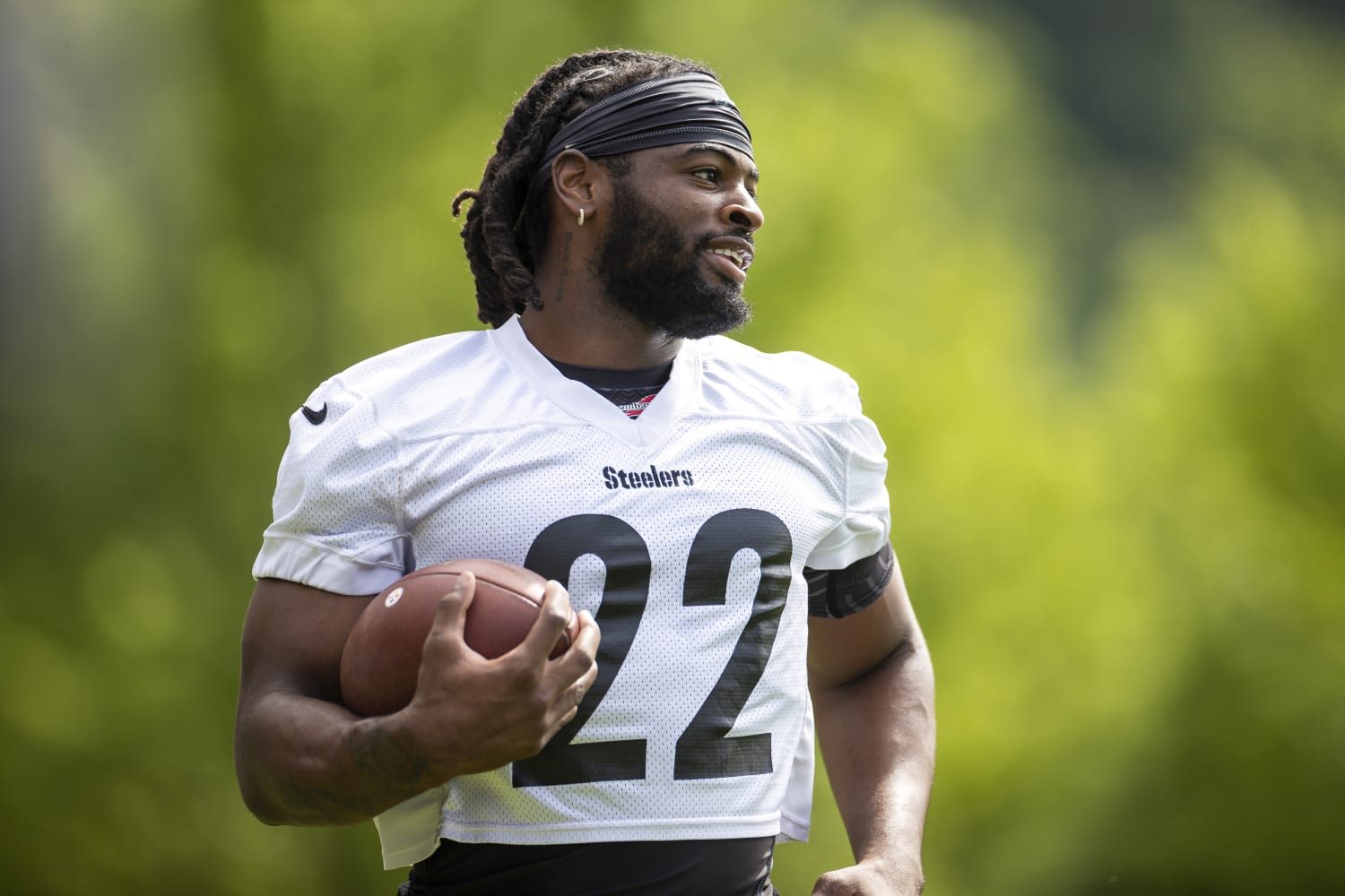 Najee Harris Named One Of The Top Five RBs Under 25 - Steelers Depot