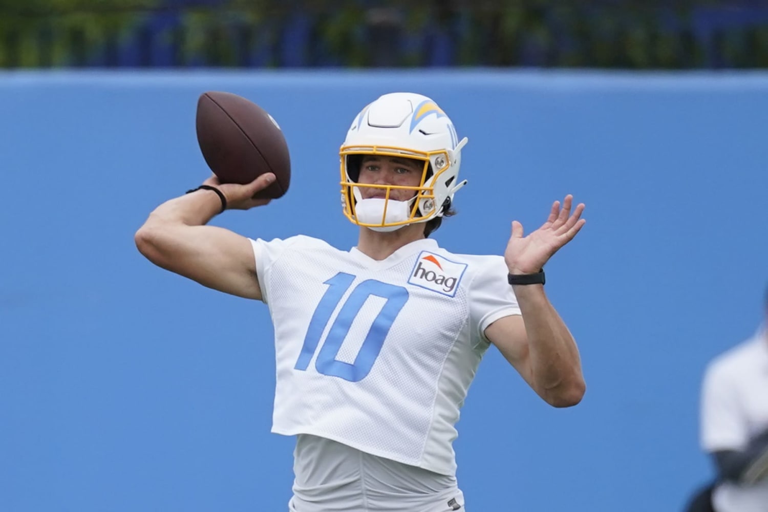 Chargers QB Justin Herbert fractured finger in win, National