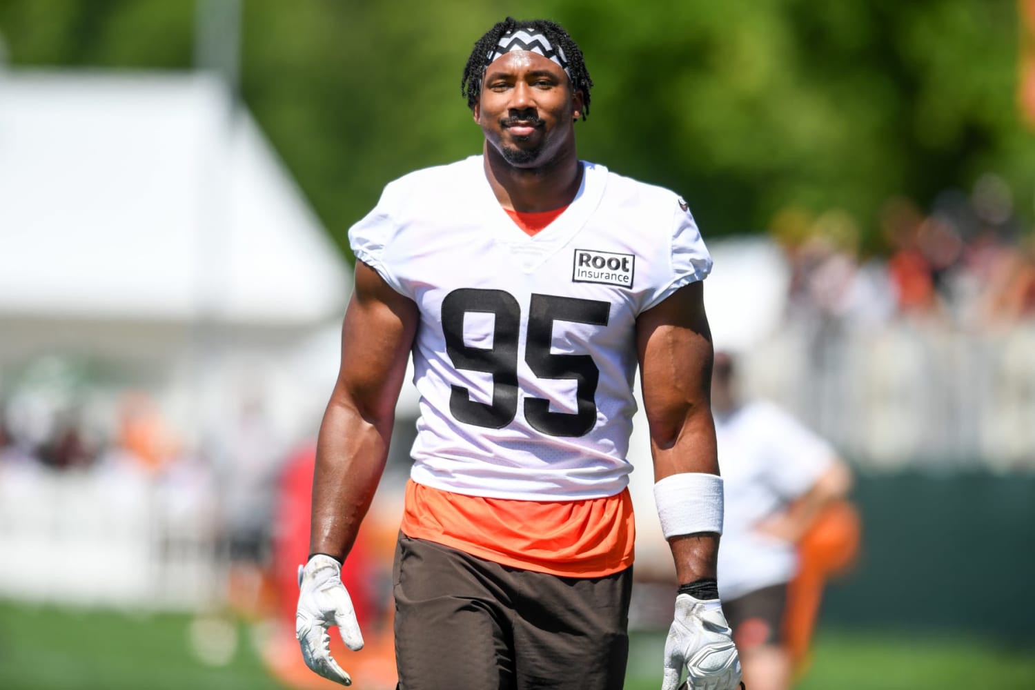 The Sporting News on X: No more sleeveless Myles Garrett 