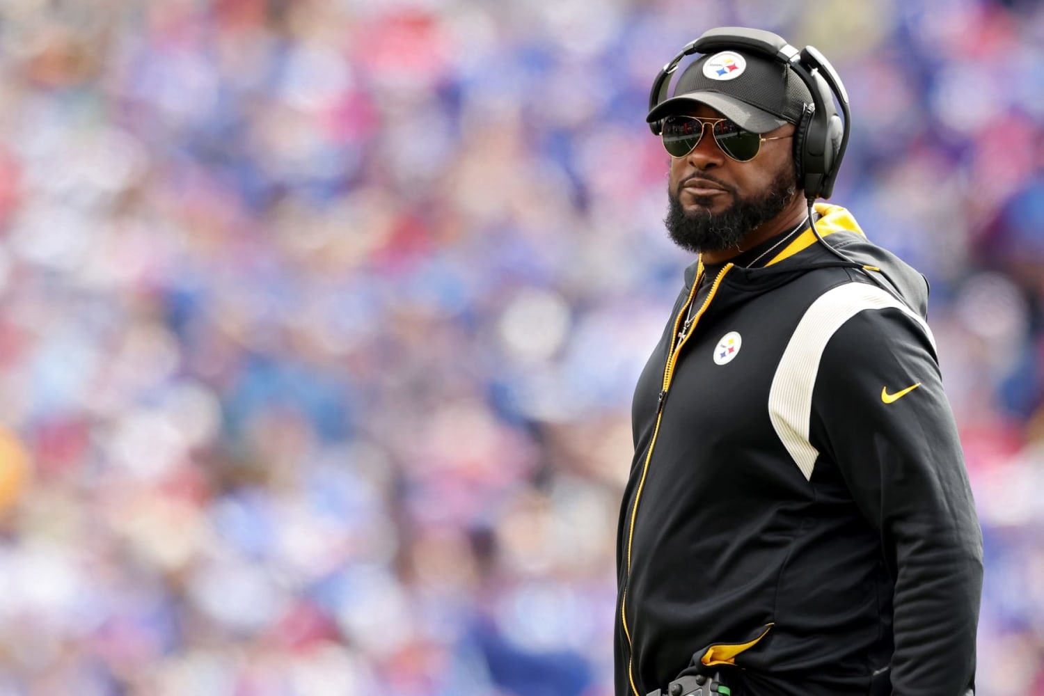 Steelers coach Mike Tomlin gifts players black Air Force 1s