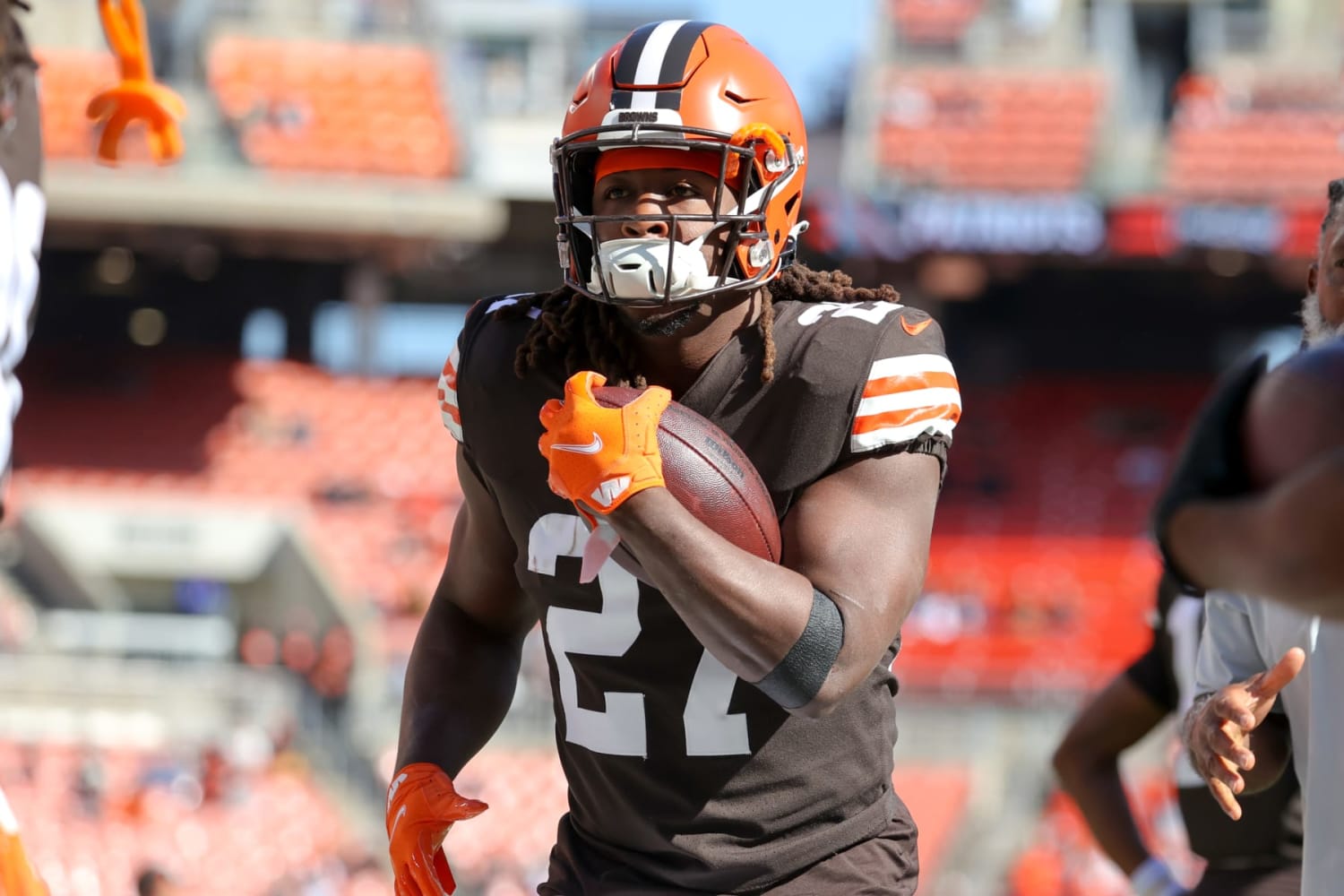 Report: Kareem Hunt requests trade, Browns refuse