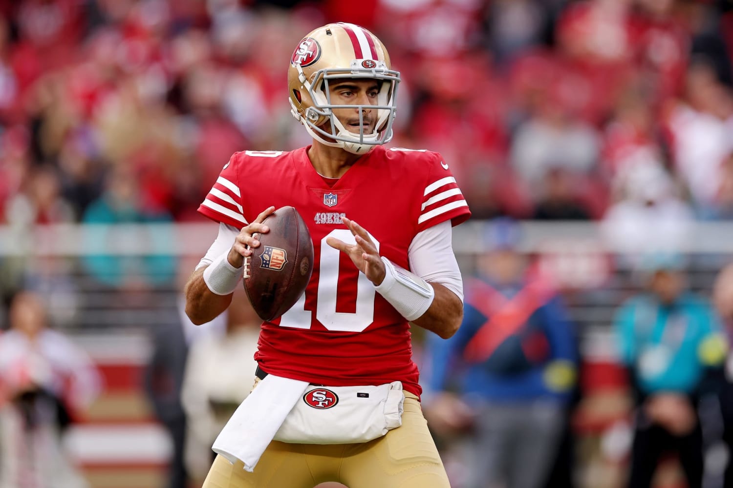 Jimmy Garoppolo Gets Love From Warriors Dancers During Game