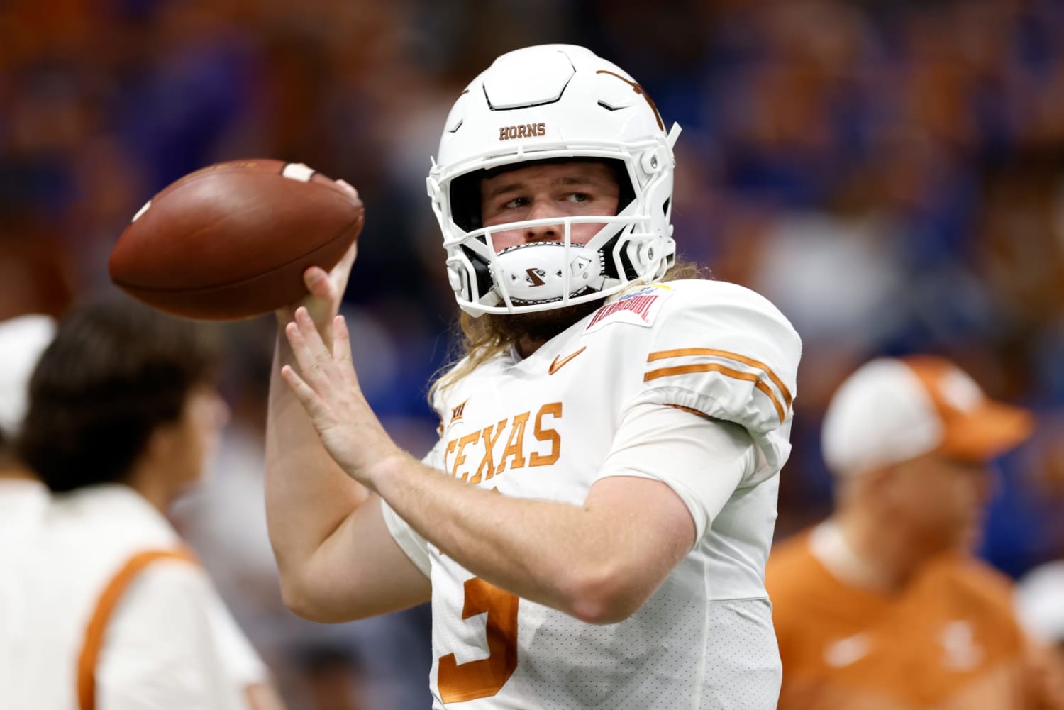 LOOK: Steve Sarkisian, Texas players arrive to Alamo Bowl