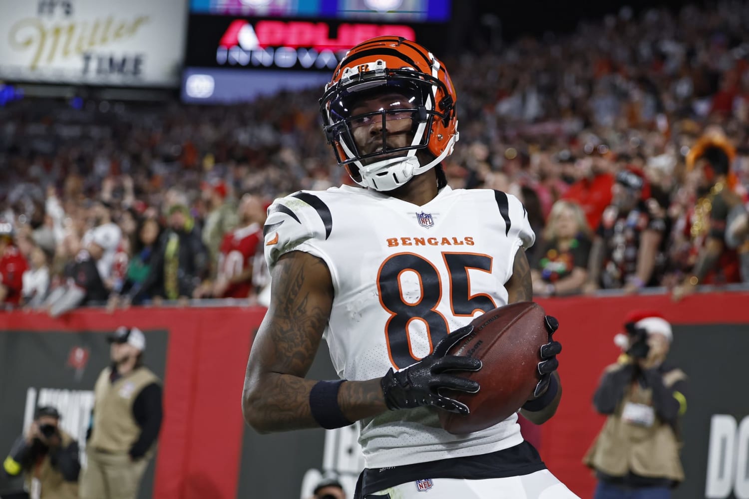 Bengals' Tee Higgins exits Steelers game after big hit, ruled out with  concussion 