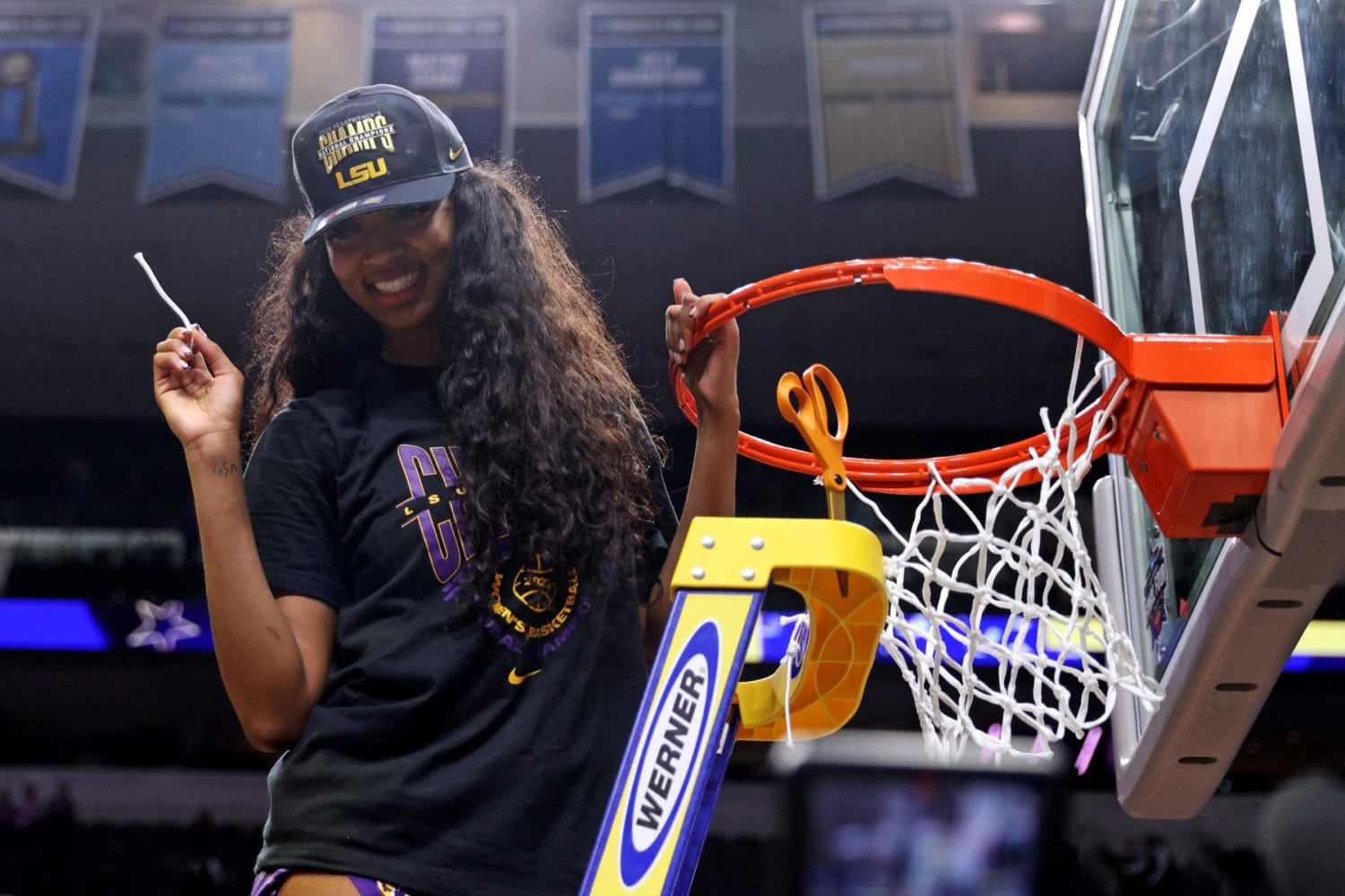 LSU's Angel Reese, Alexis Morris channel Joe Burrow after title win