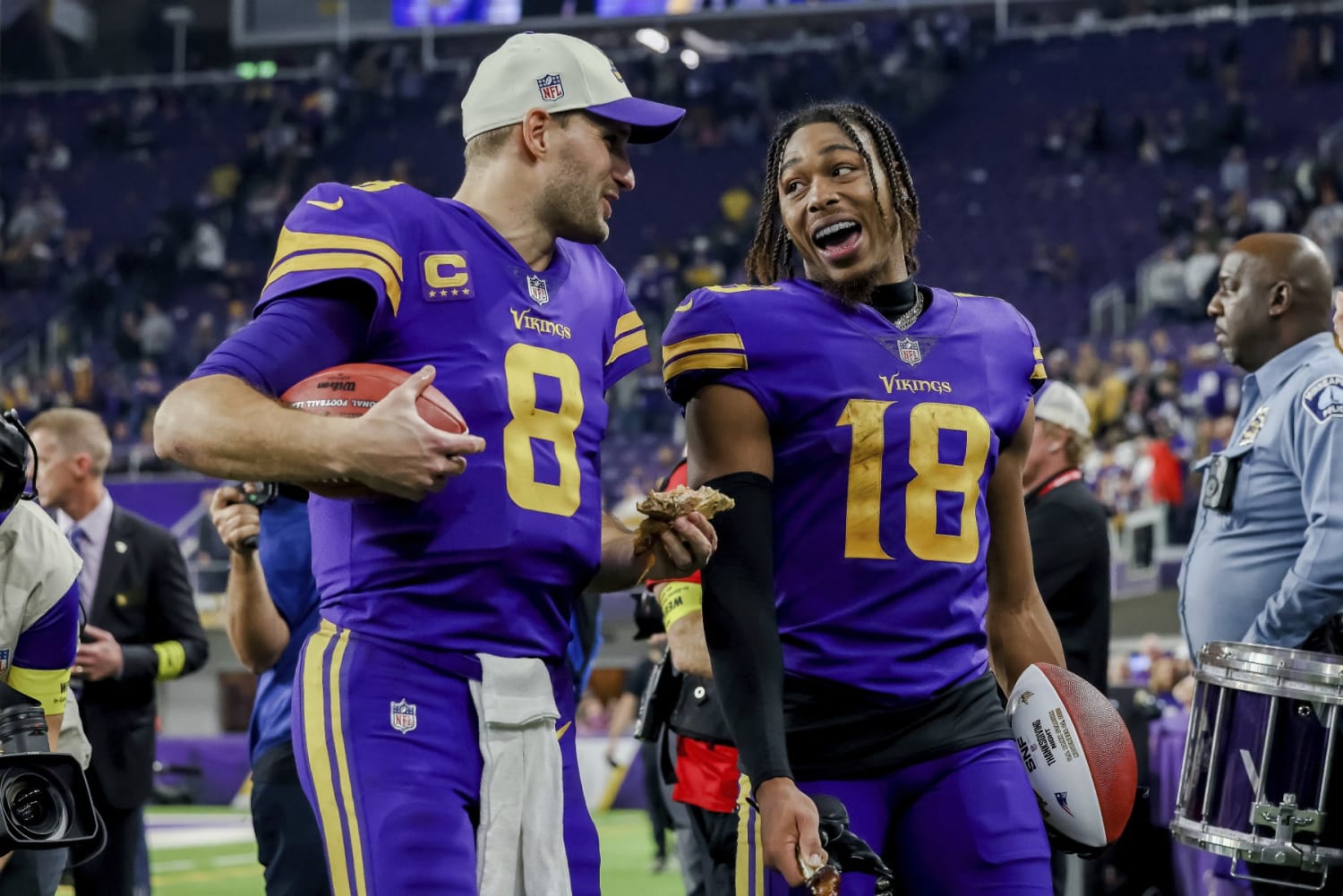 Justin Jefferson sports Randy Moss Pro Bowl jersey during warmups ahead of  'Monday Night Football'