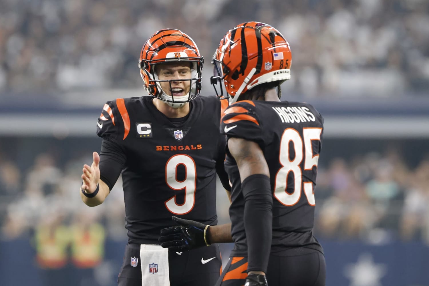 Cincinnati Bengals safety Tommy Casanova runs with the ball after