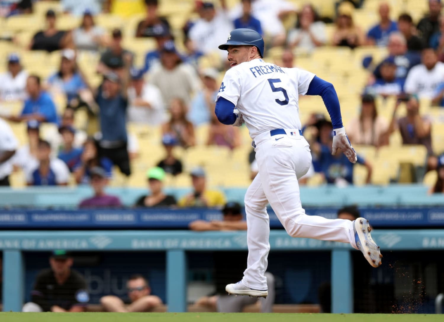 Muncy hits 2 more homers, powers Dodgers past Giants 10-5