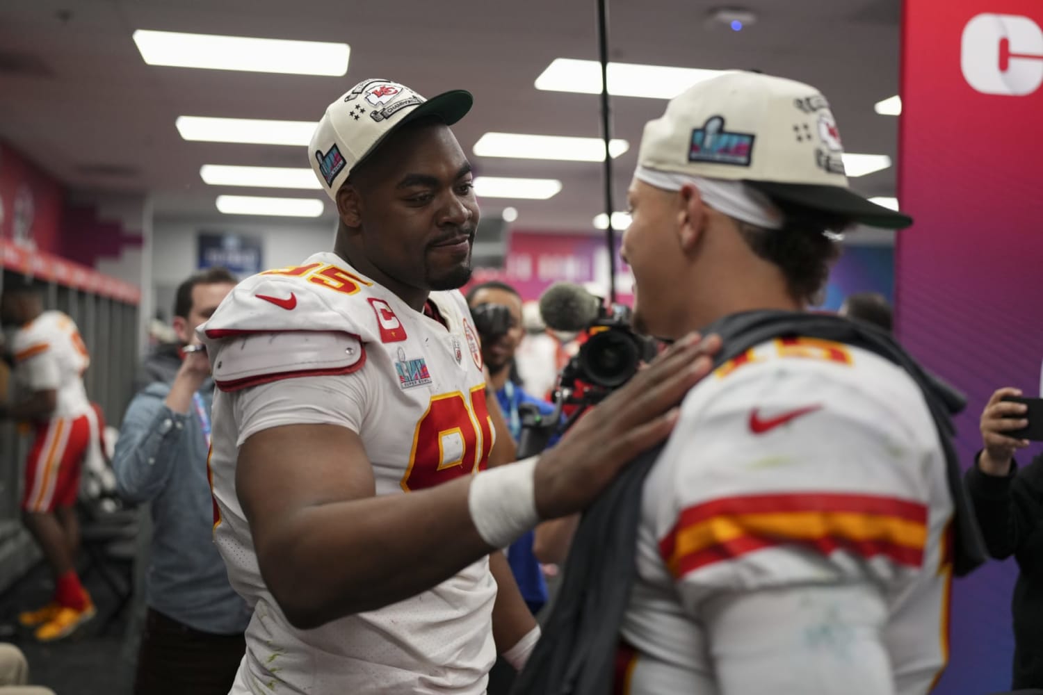 Patrick Mahomes, Travis Kelce Share Hilarious Moment During Chiefs' White  House Visit - Sports Illustrated