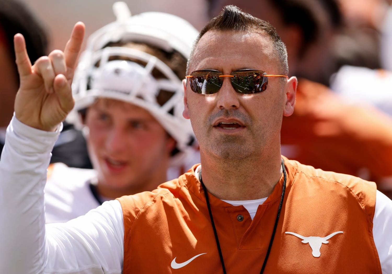 Texas' LB Malik Jefferson is back and re-focused on football following nine  month media blackout