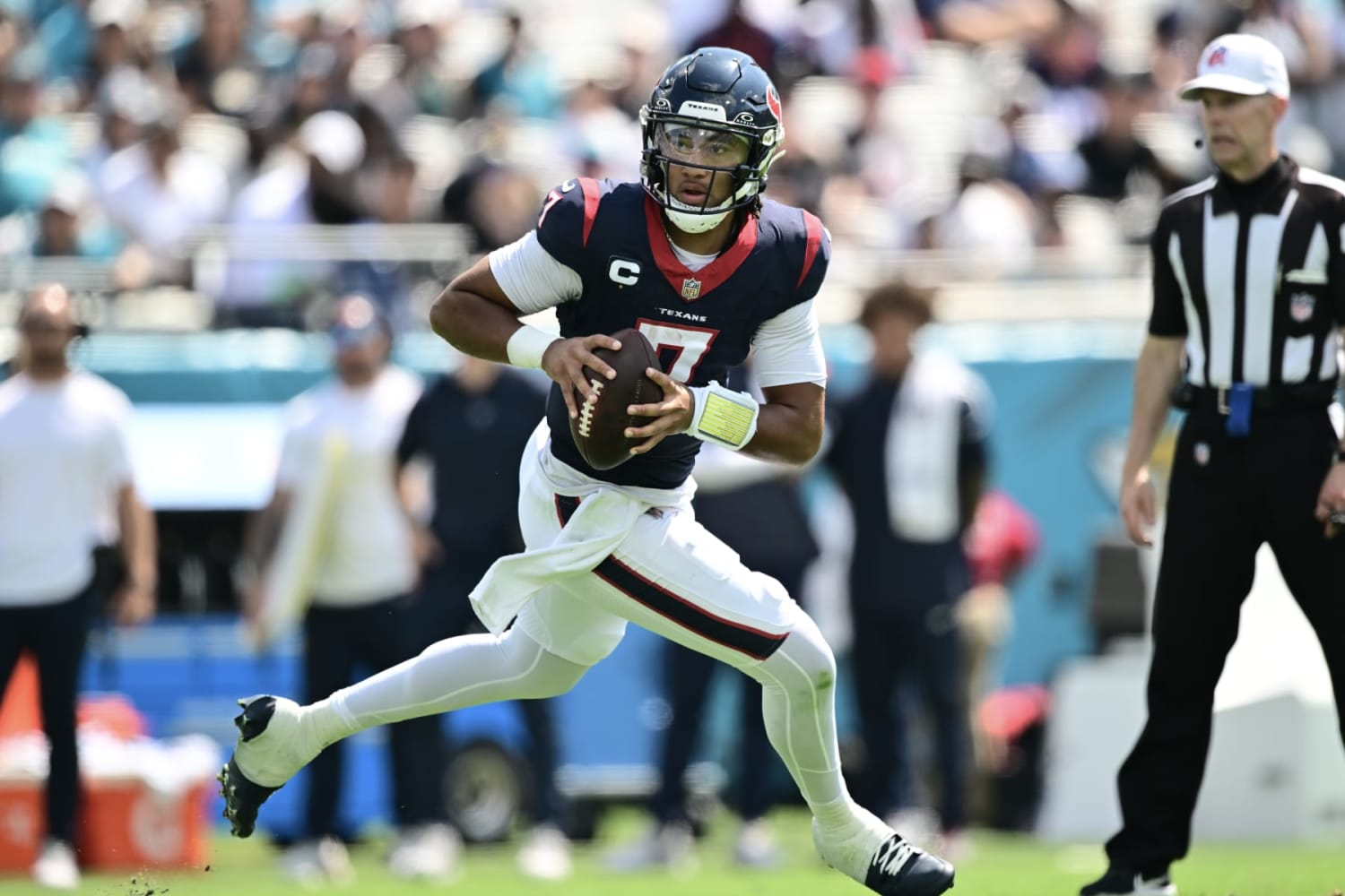 Tight end Brevin Jordan of the Houston Texans runs with the ball News  Photo - Getty Images