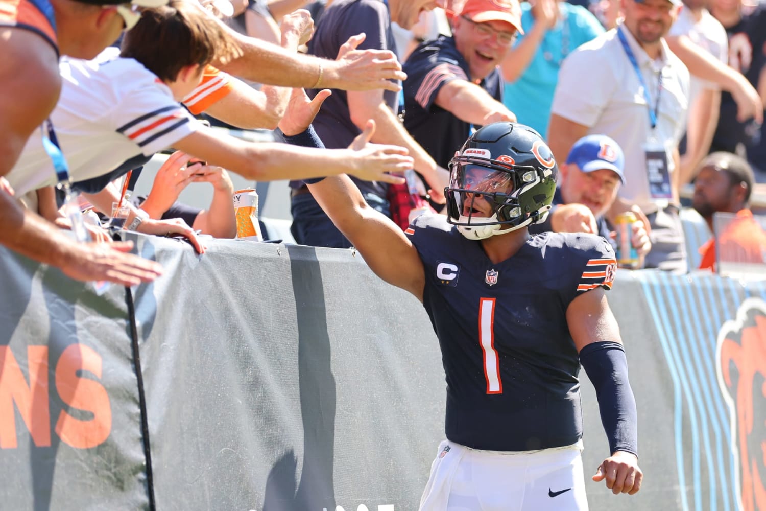 A Uniform Makeover, Trubisky's Tough Offseason, Mic'd Up A-Rob, and Other  Bears Bullets - Bleacher Nation