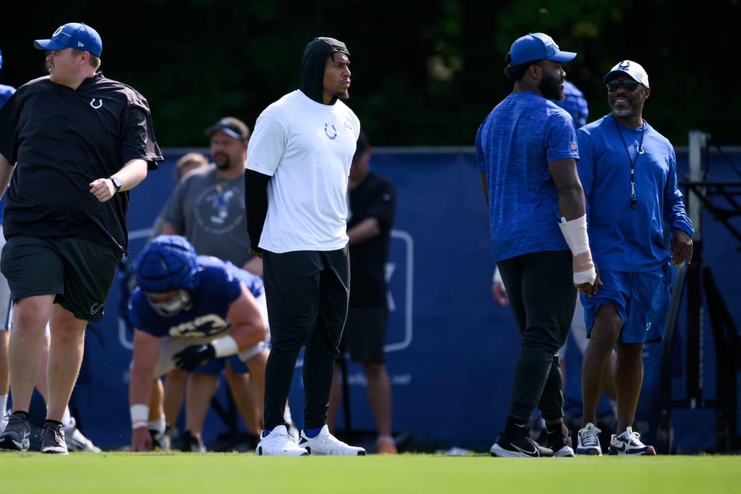 Maxx Crosby gets physical in Raiders' spirited first practice of