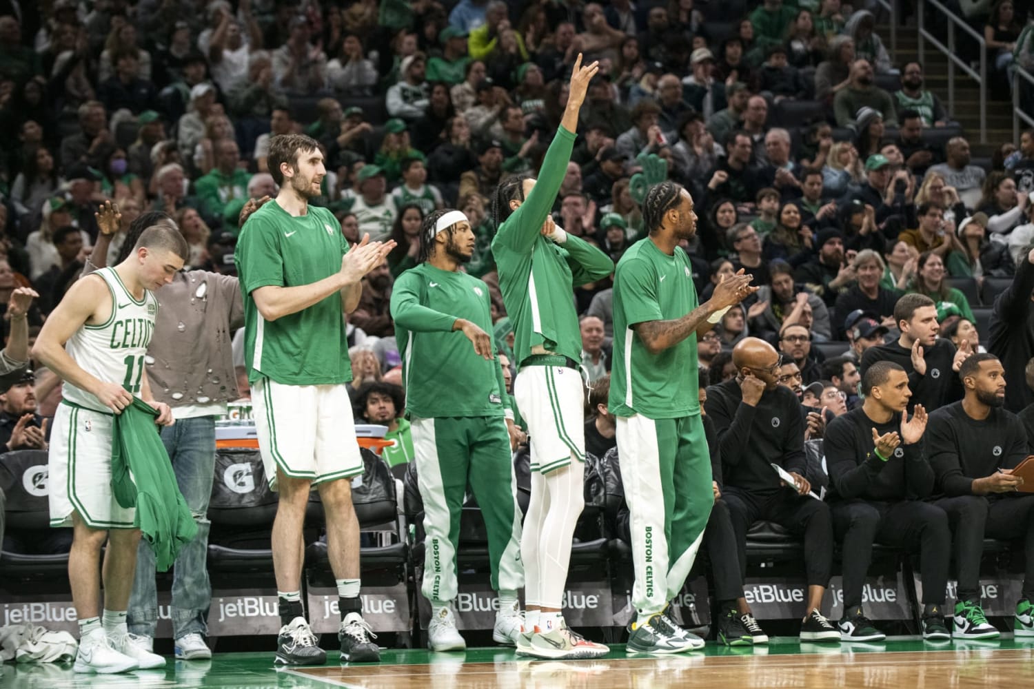 Gordon Hayward hasn't pondered his contract decision; he's just thinking  about a title with the Celtics