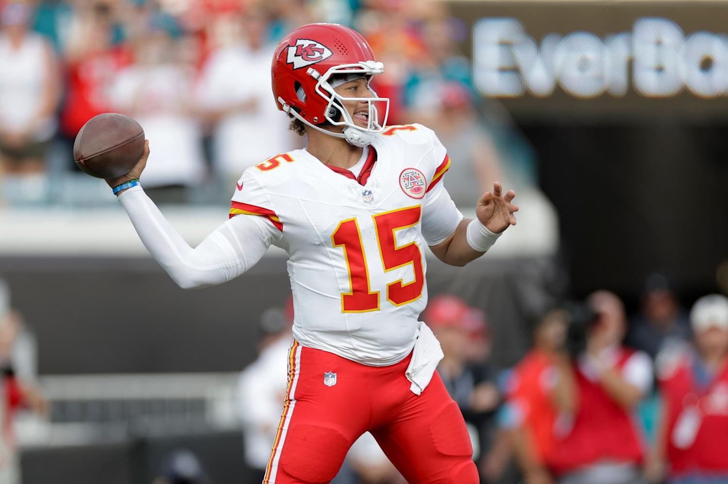 Mahomes' Behind-the-Back Pass to Kelce Stuns Fans