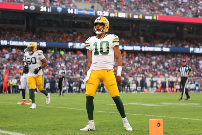 Packers quarterback Jordan Love's mom hyped during Packers-Bears game