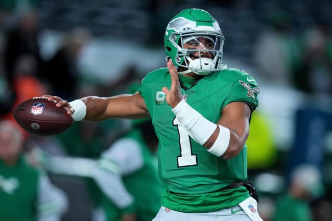 Kelly Green Eagles Throwback Jalen Hurts jersey unveiled by John Clark of  NBC 