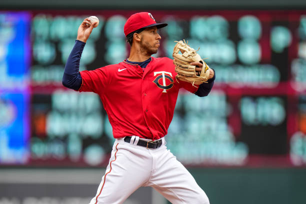 Twins shortstop Andrelton Simmons tests positive for COVID-19