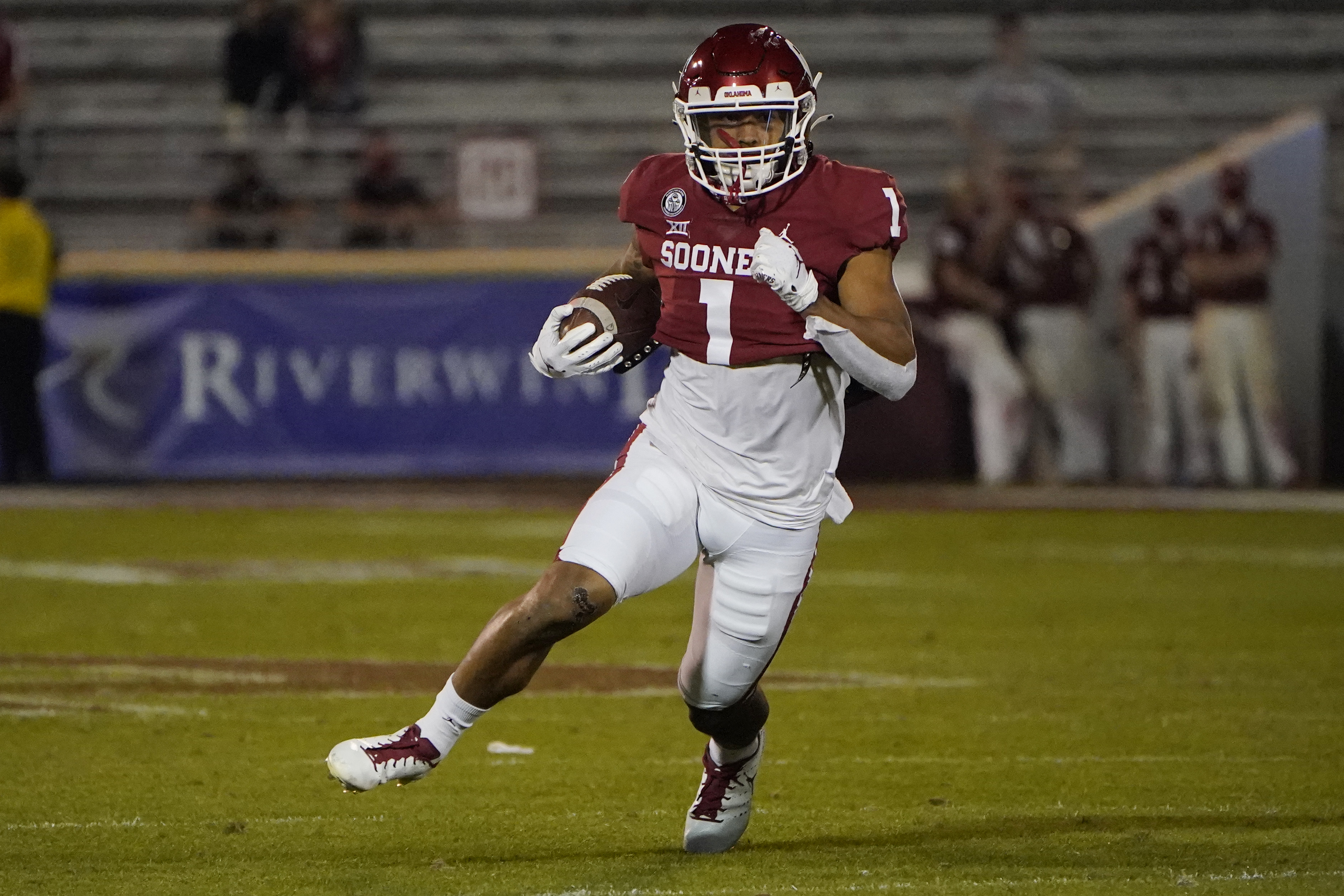 Former Oklahoma Players Seth McGowan, Trejan Bridges Facing Felony Arrest Warrants