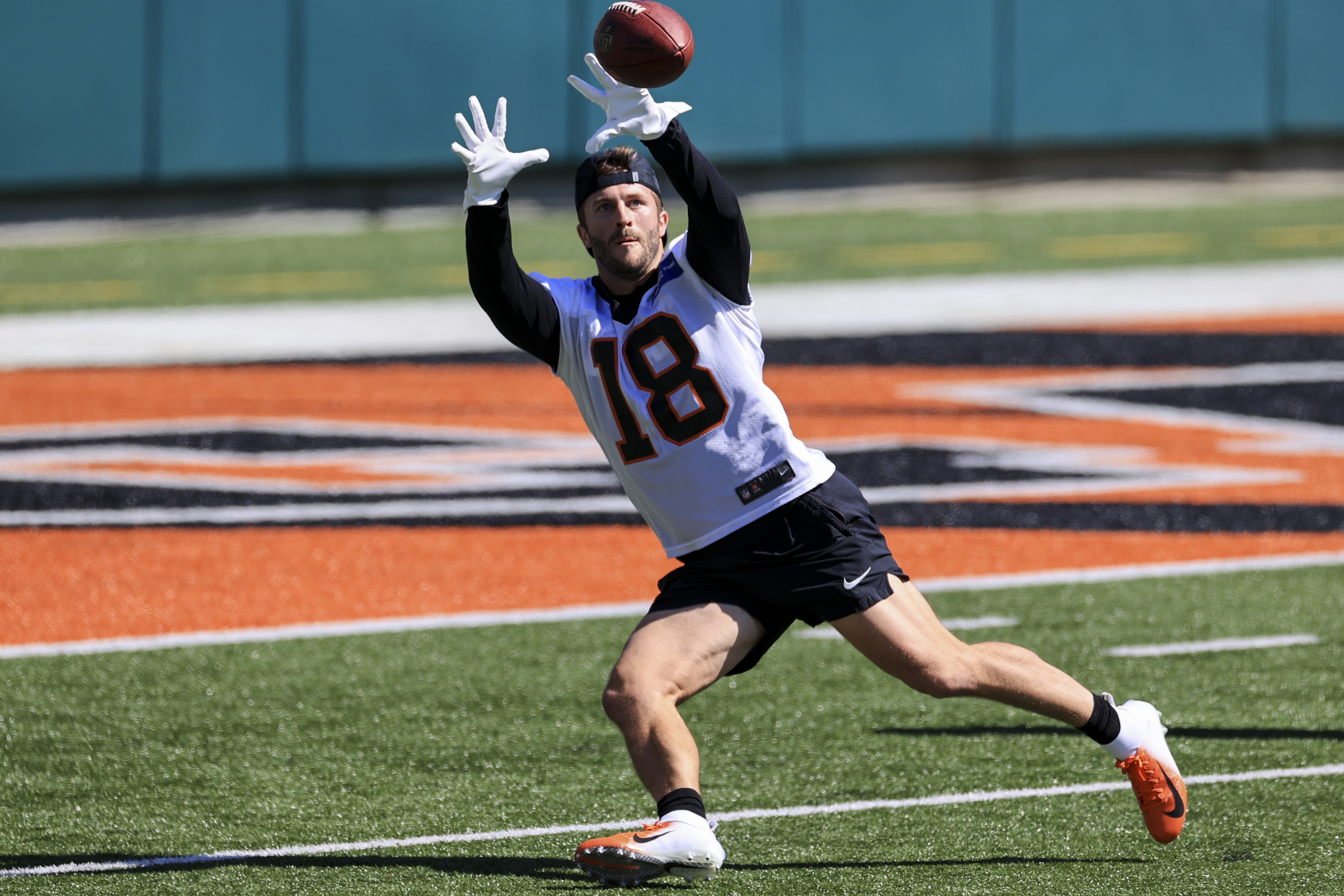 Cincinnati Bengals wide receiver Trent Taylor (11) warms up before playing  against the Tennessee Titans in