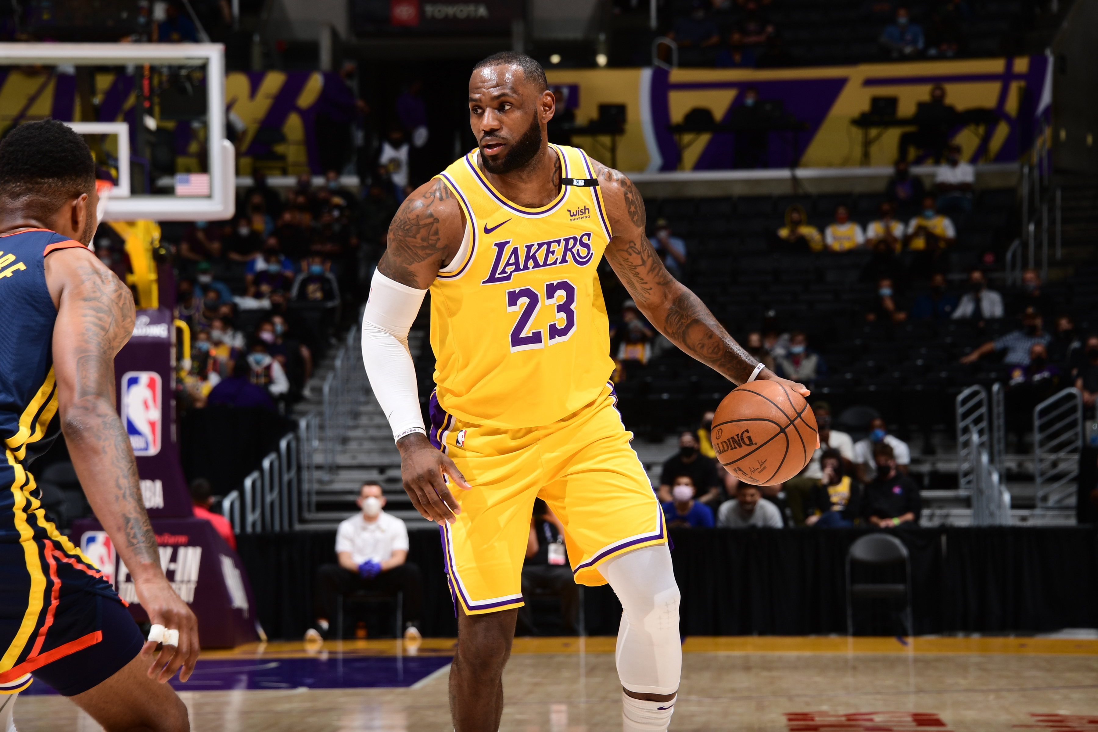 How LeBron James and the Lakers turned Stephen Curry against the Warriors  in their fourth-quarter comeback 