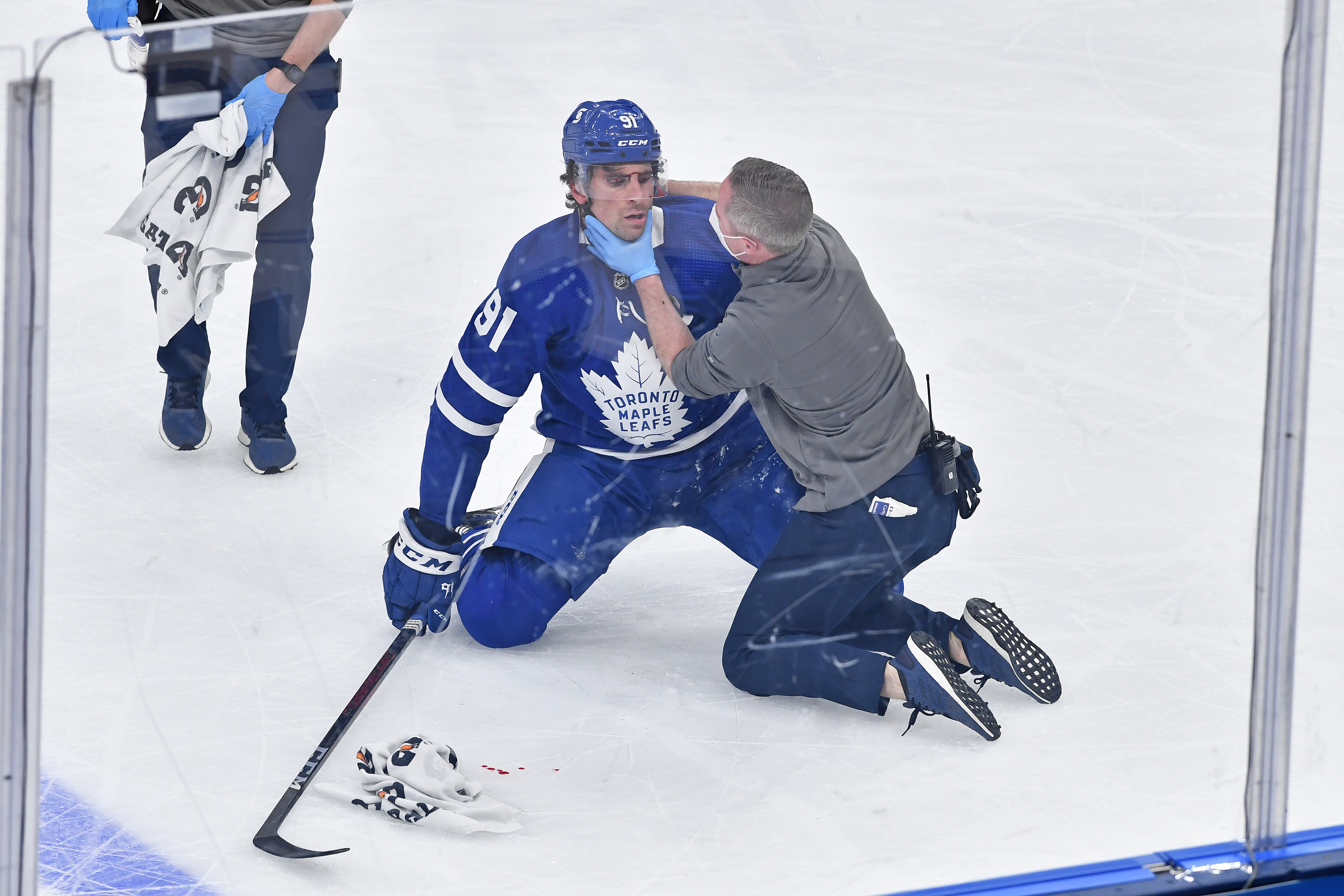 IN PHOTOS: John Tavares faces off against Leafs teammate in