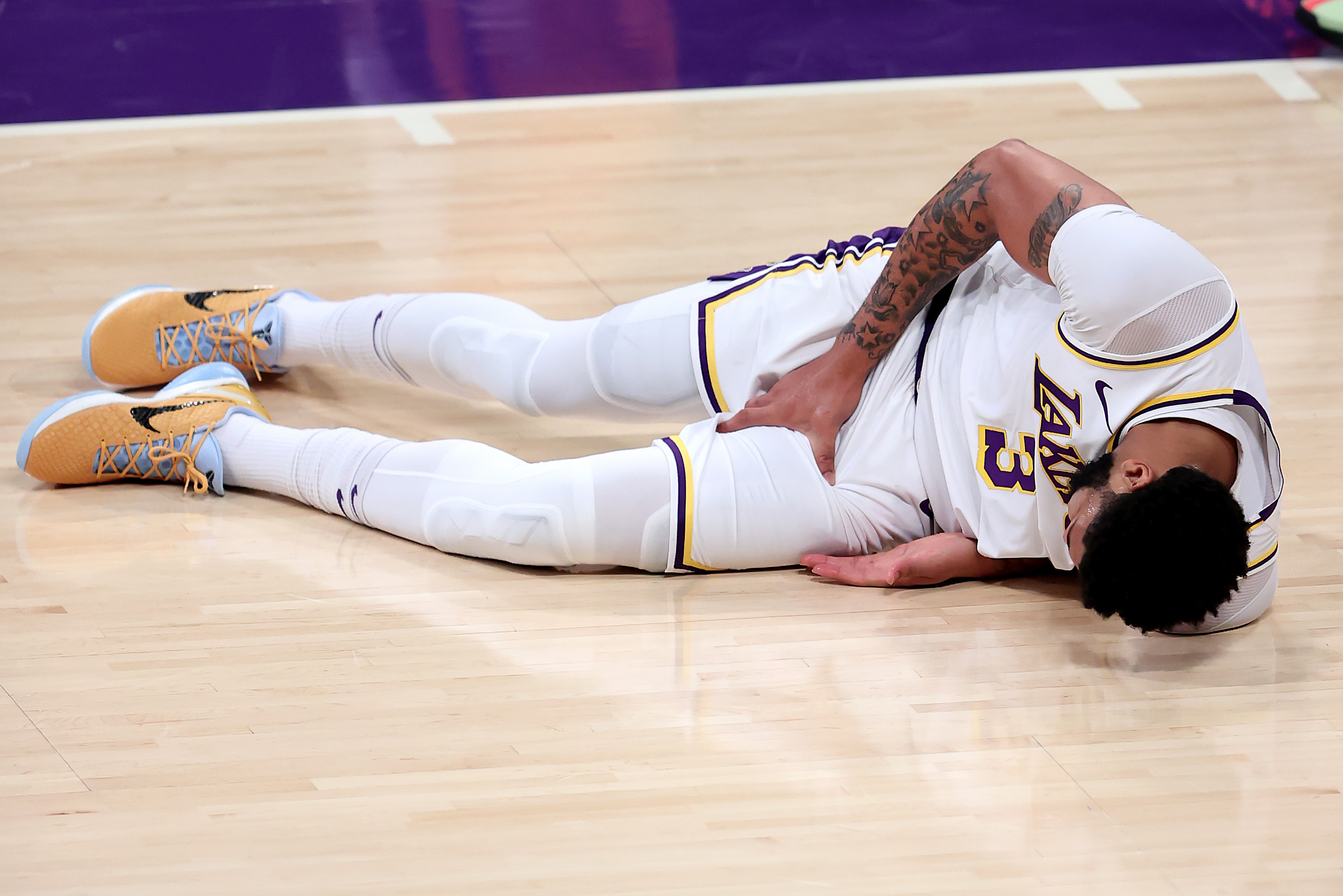 Anthony Davis' injury thrusts the Lakers' focal point back to