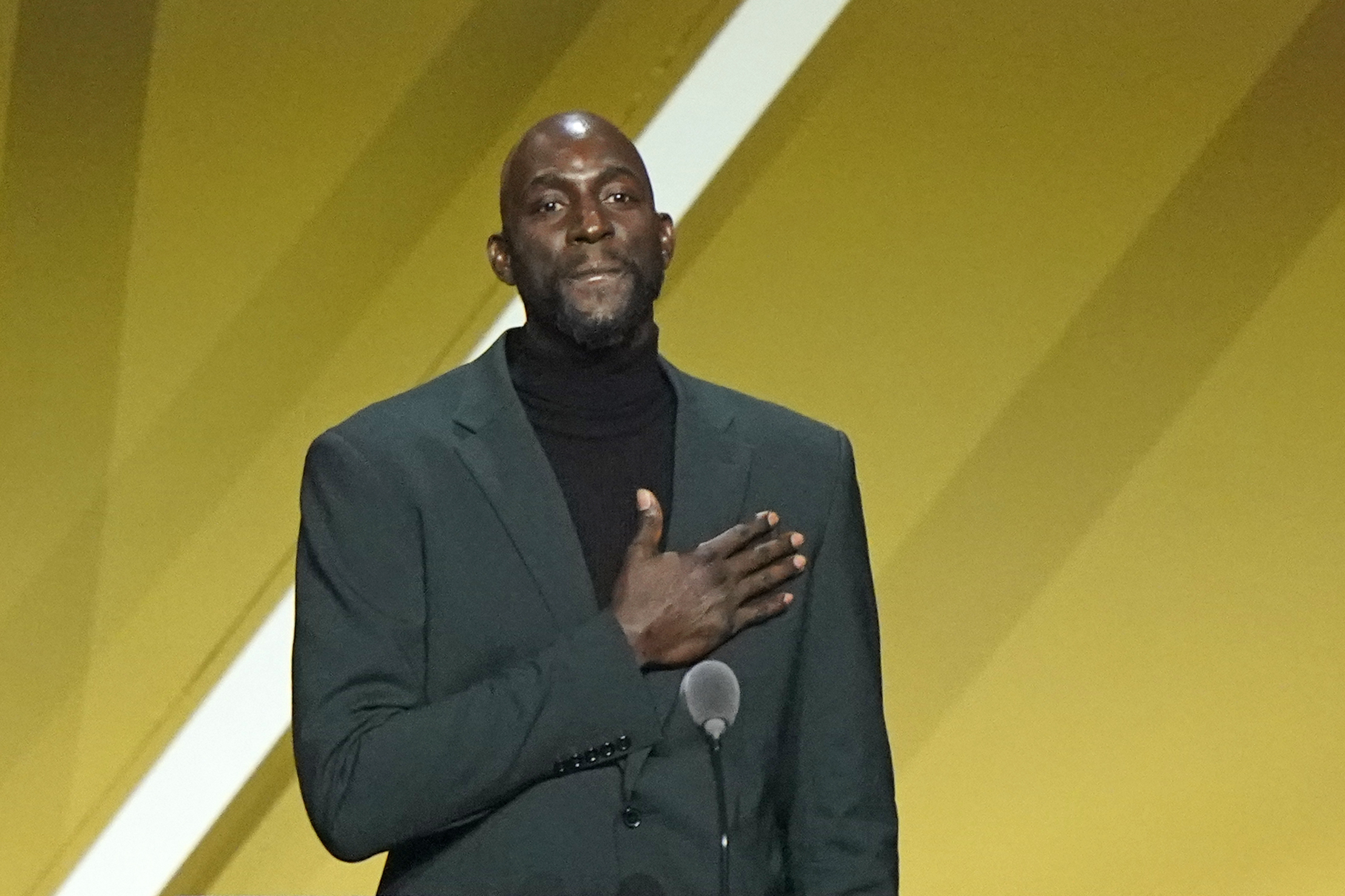 Kevin Garnett Recalls Grandma Pulling Shotgun out After Recruiter Tried to Bribe Him