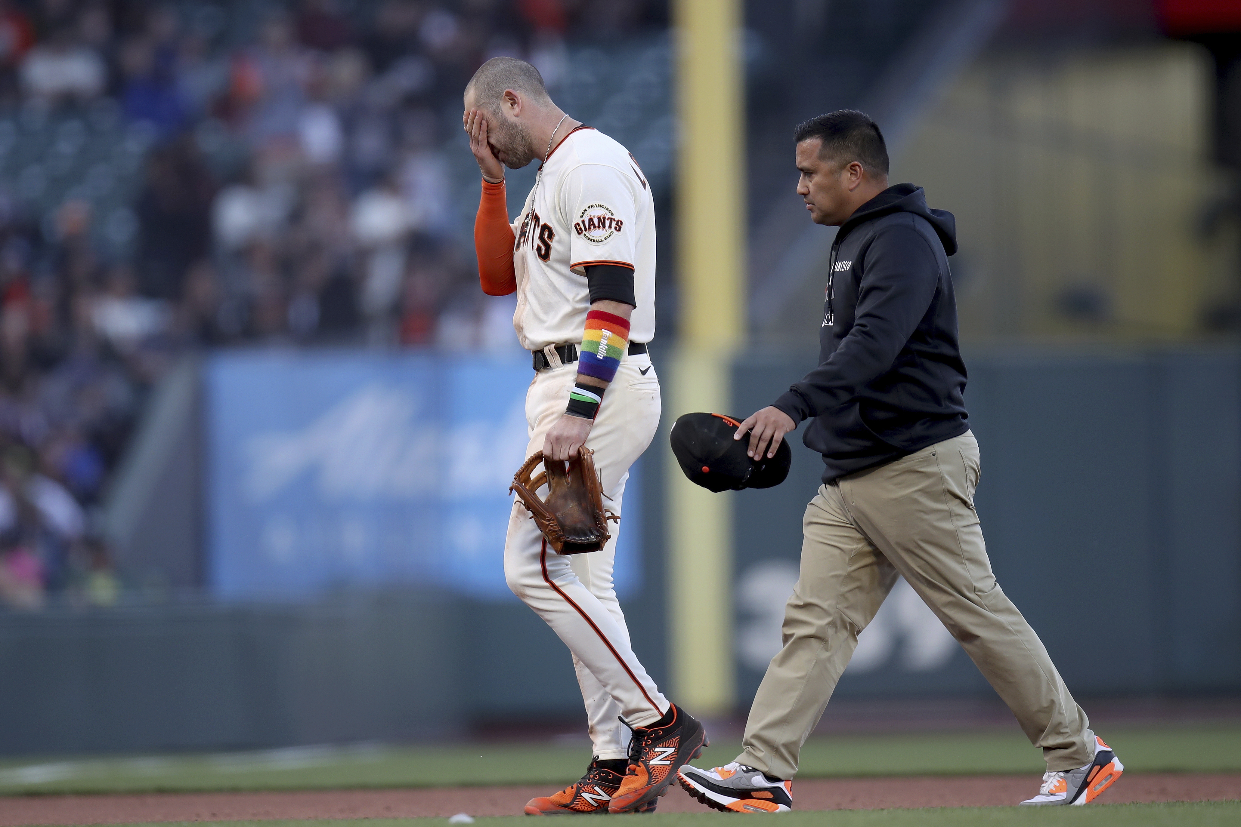 Giants' Evan Longoria Out 4-6 Weeks with Shoulder Injury After On-Field  Collision, News, Scores, Highlights, Stats, and Rumors