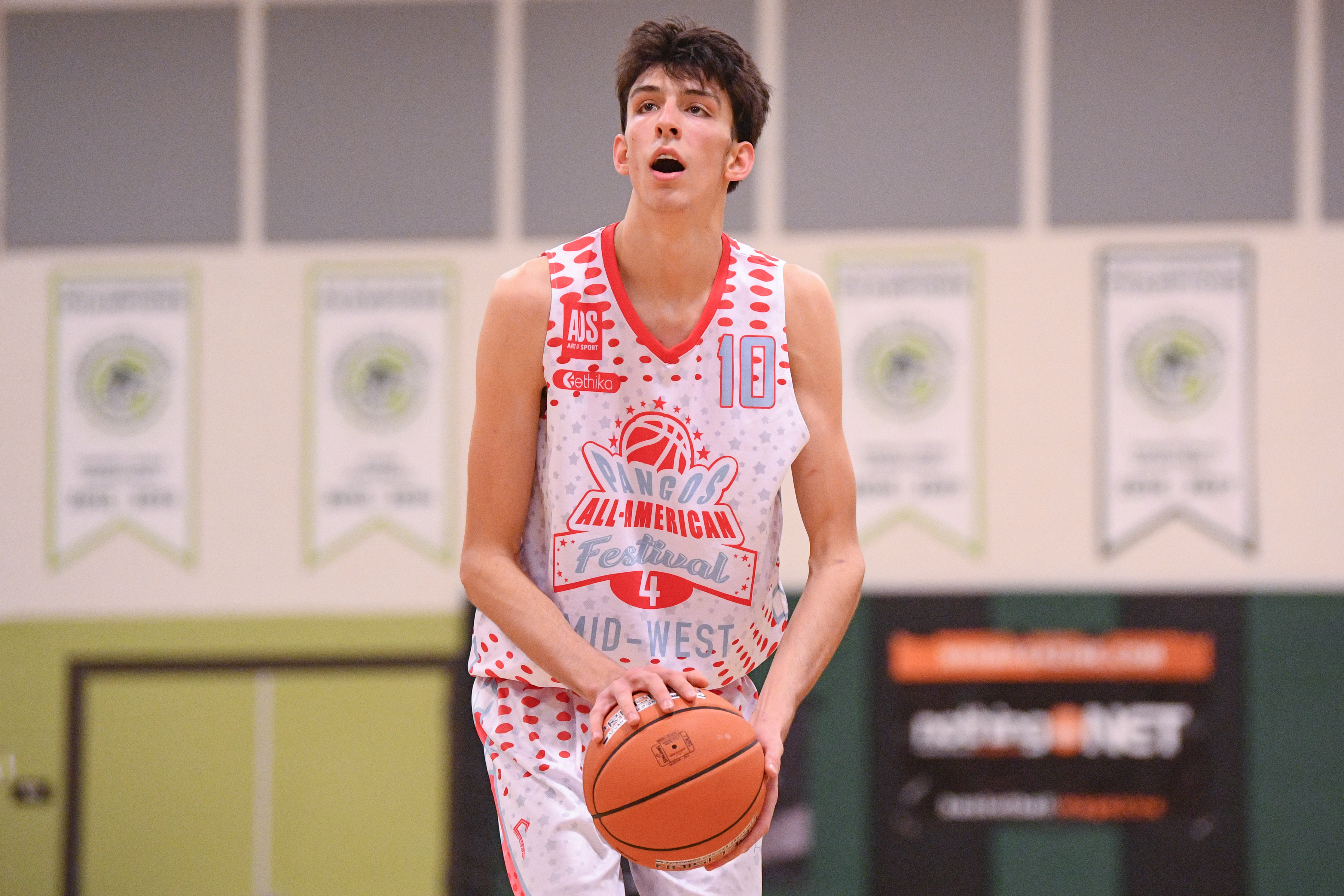 CHANDLER, AZ - NOVEMBER 08: Chet Holmgren, from Minnehaha High School, shoots a free throw during the Pangos All-American Festival on November 8, 2020 at AZ Compass Prep in Chandler, AZ. (Photo by Brian Rothmuller/Icon Sportswire via Getty Images)
