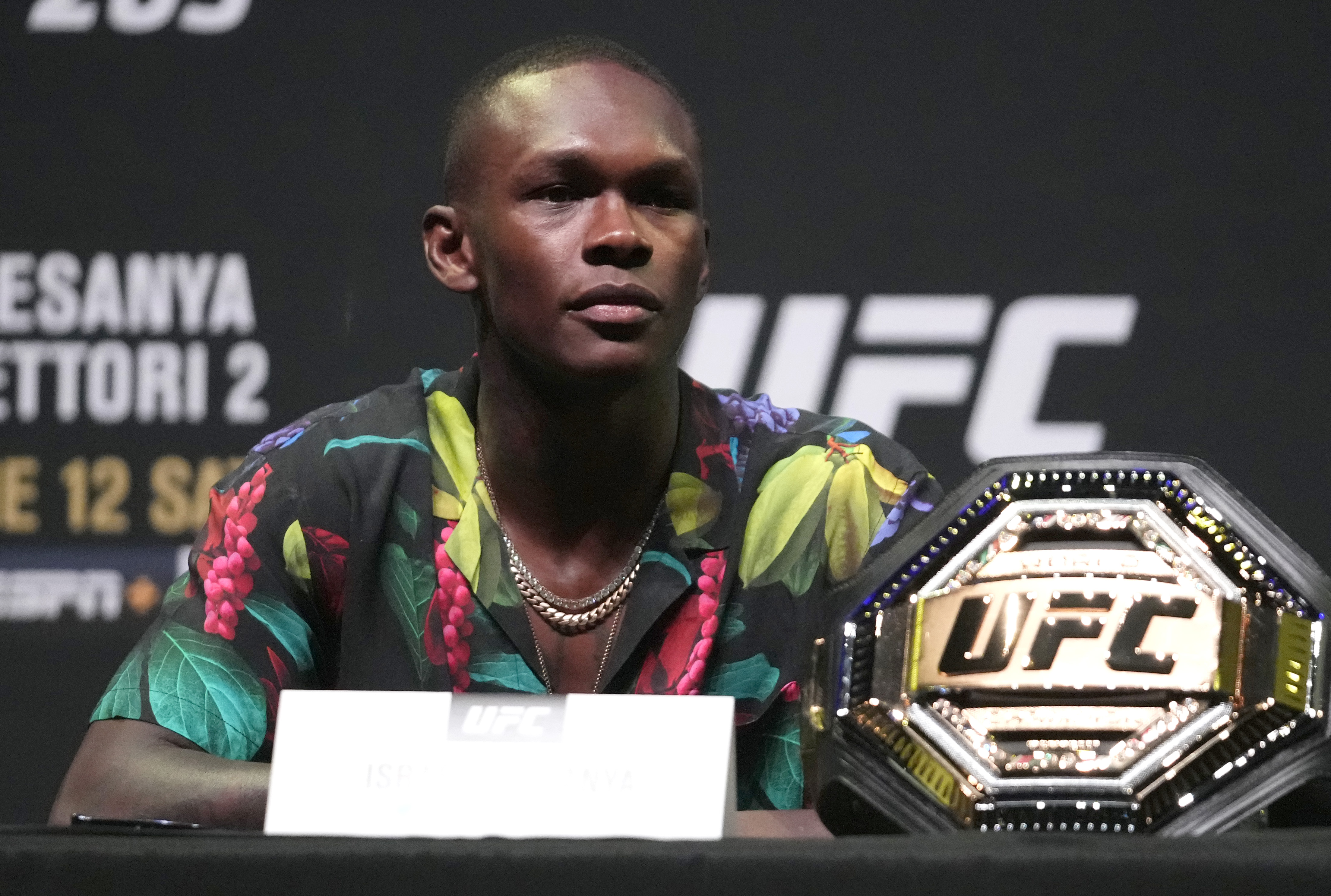 Video Israel Adesanya Marvin Vettori Have Heated Exchange At Ufc 263 Presser Bleacher Report Latest News Videos And Highlights