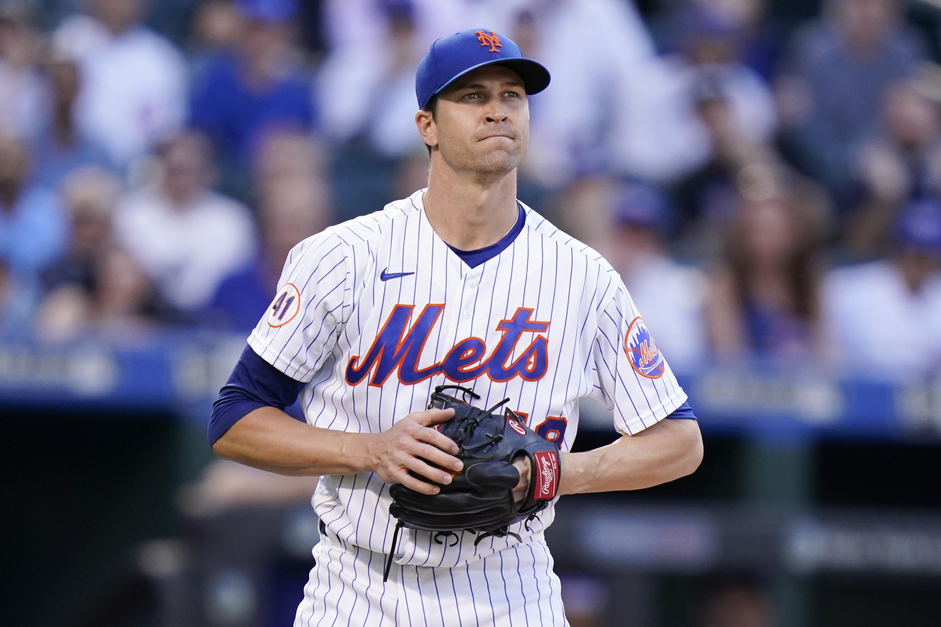 Mets' Jacob deGrom playing catch, 10 days away from bullpen sessions