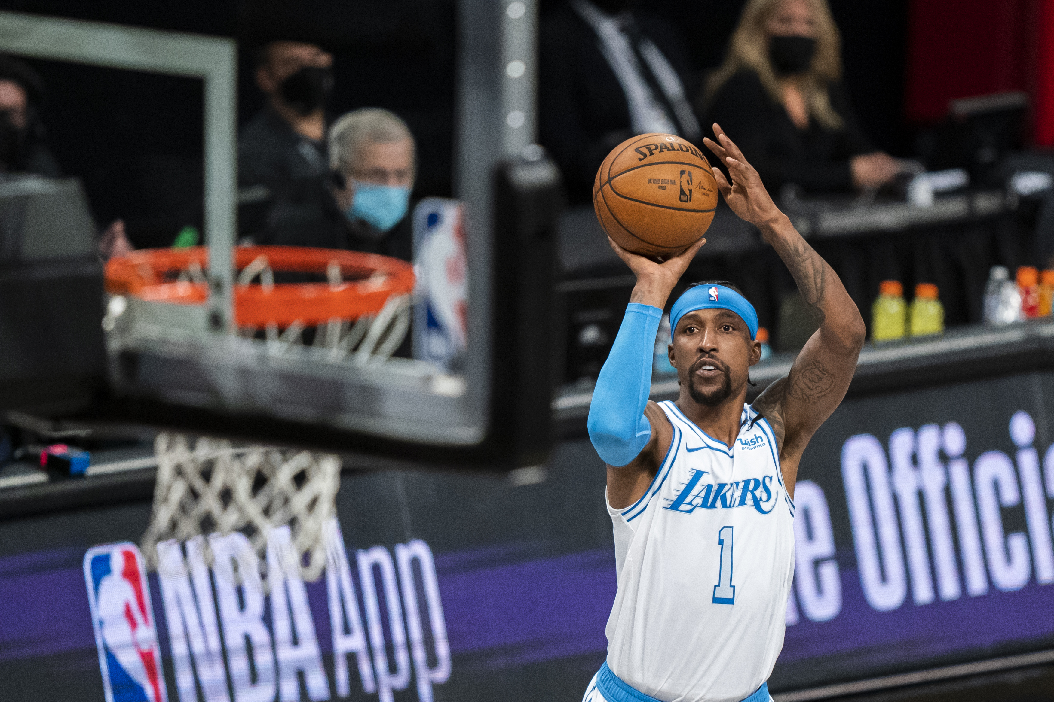 NBA Lakers' Kentavious Caldwell-Pope robbed at gunpoint