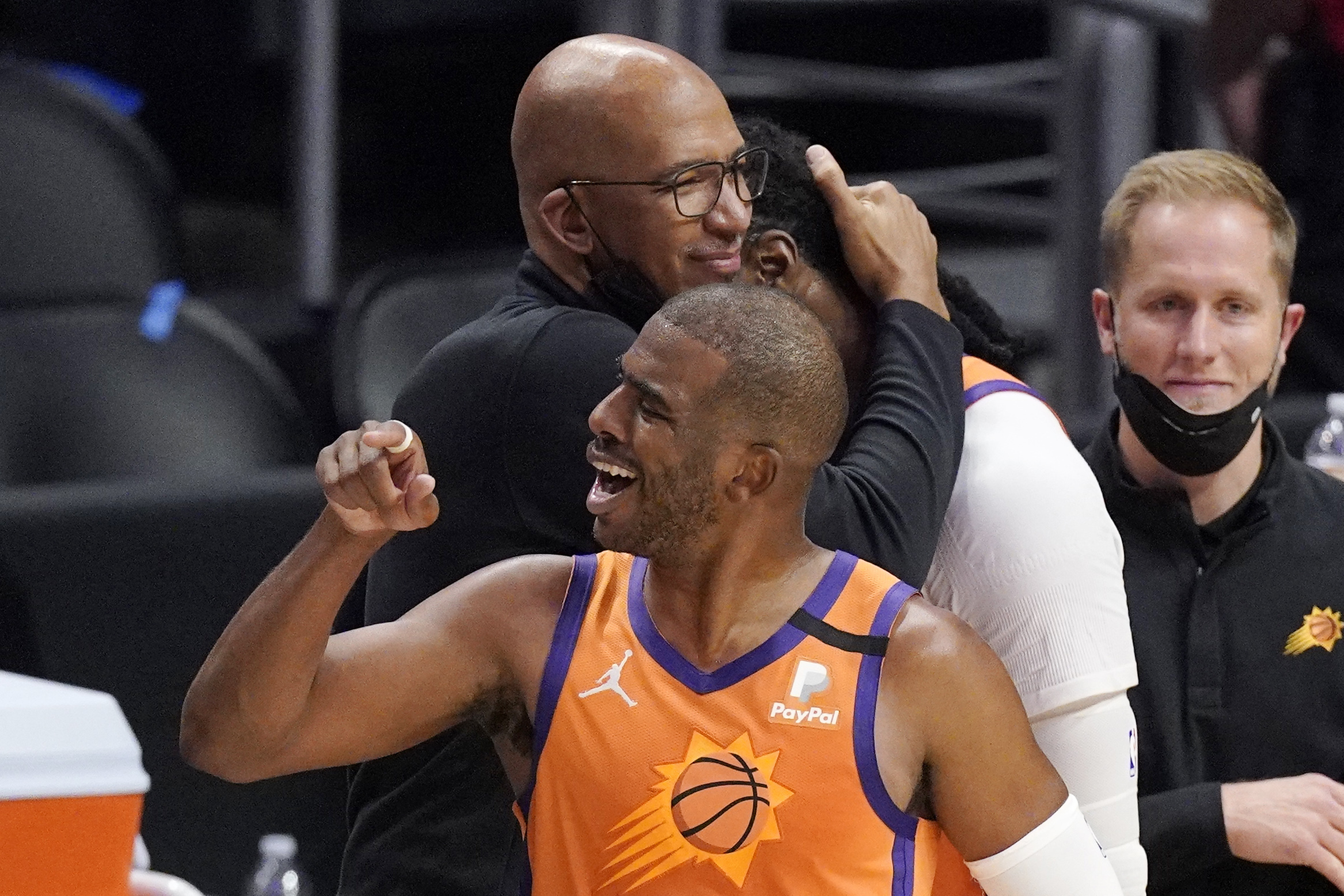 Suns' Chris Paul Says Extra Rest Before NBA Finals Is Helping Hand Injury Heal