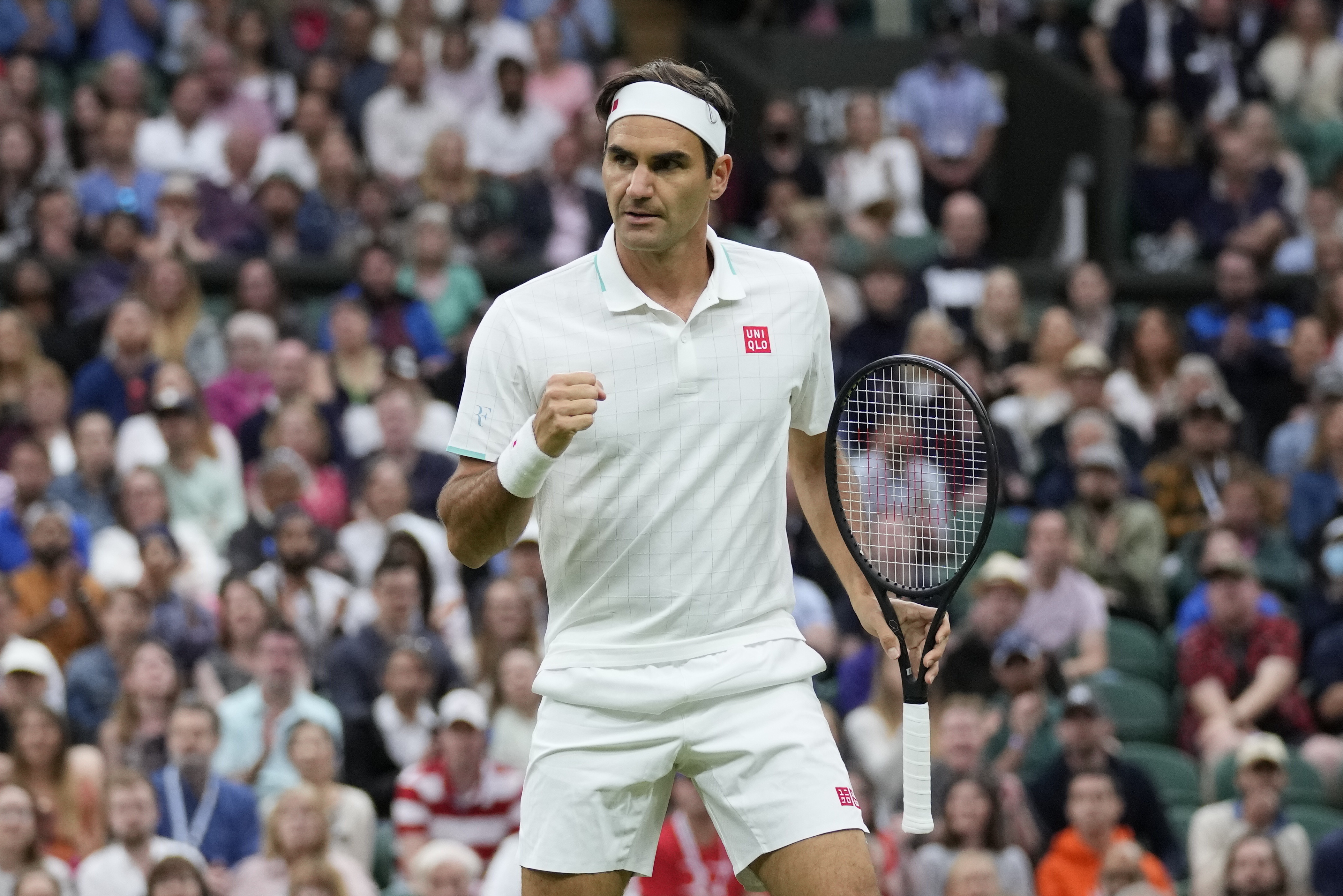 Roger Federer Beats Lorenzo Sonego, Advances to 18th Wimbledon Singles Quarterfi..