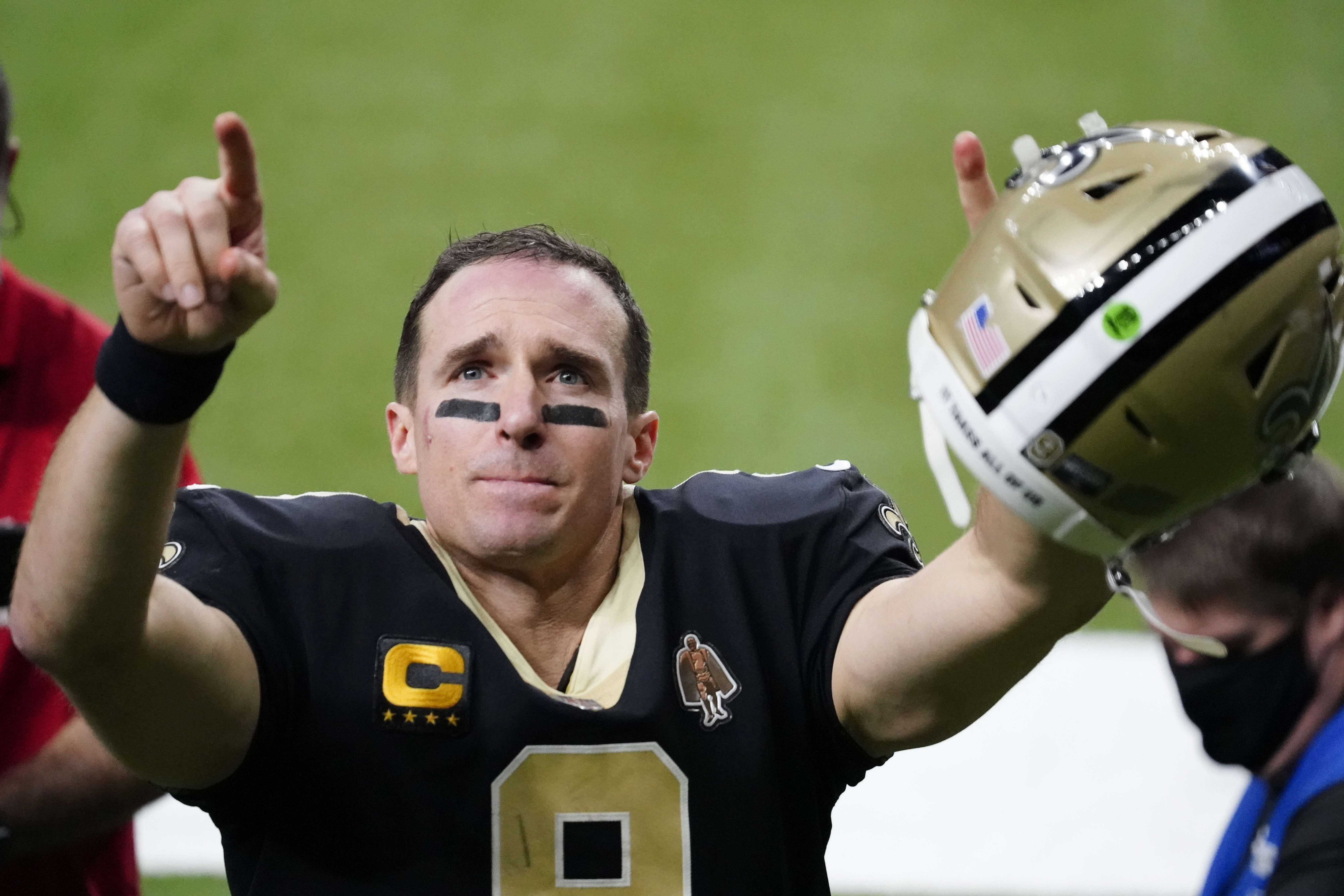 Brady, Bucs, end playoffs for Saints, Brees, 30-20