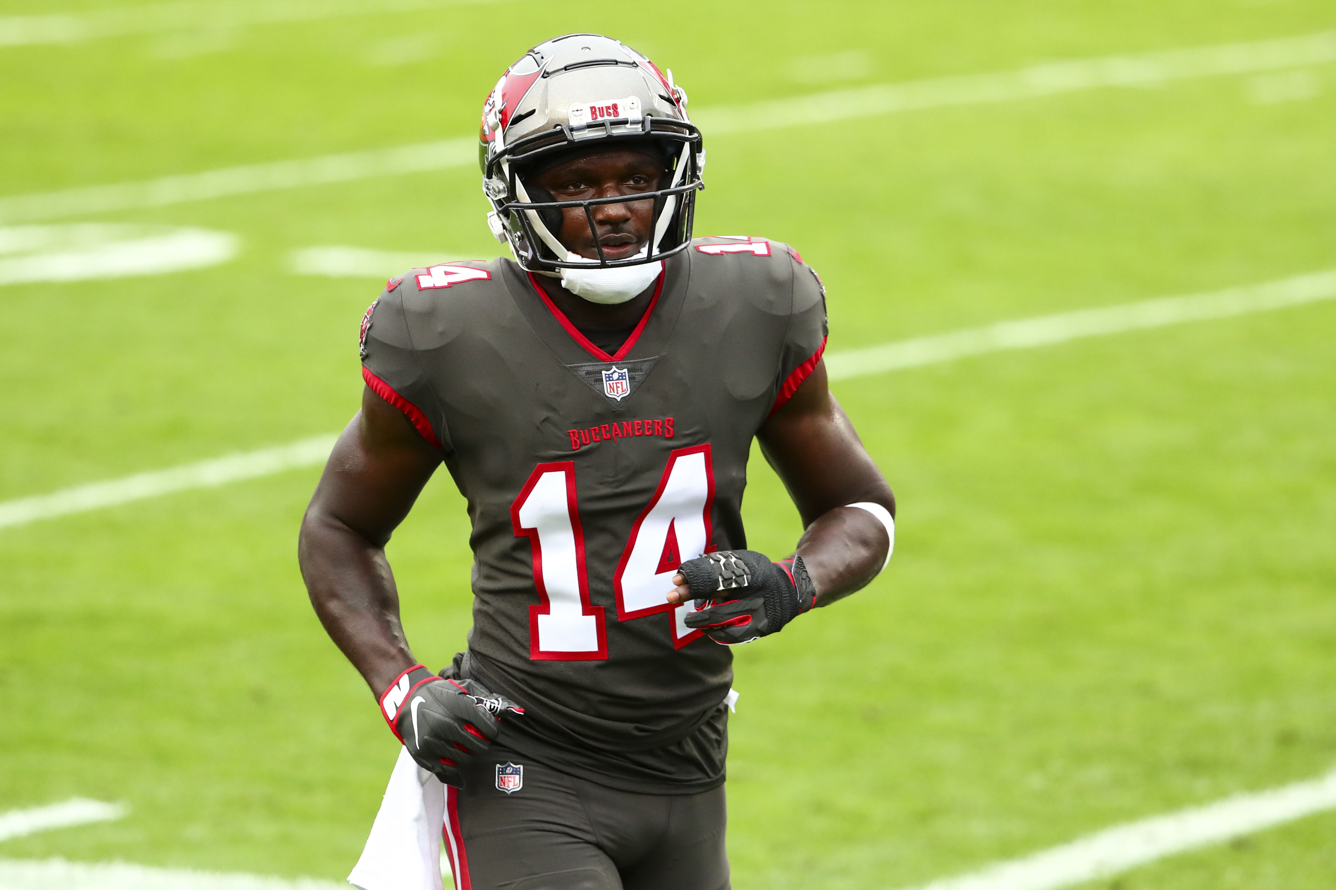 WATCH: Bucs WR Chris Godwin's top plays from 2022 season