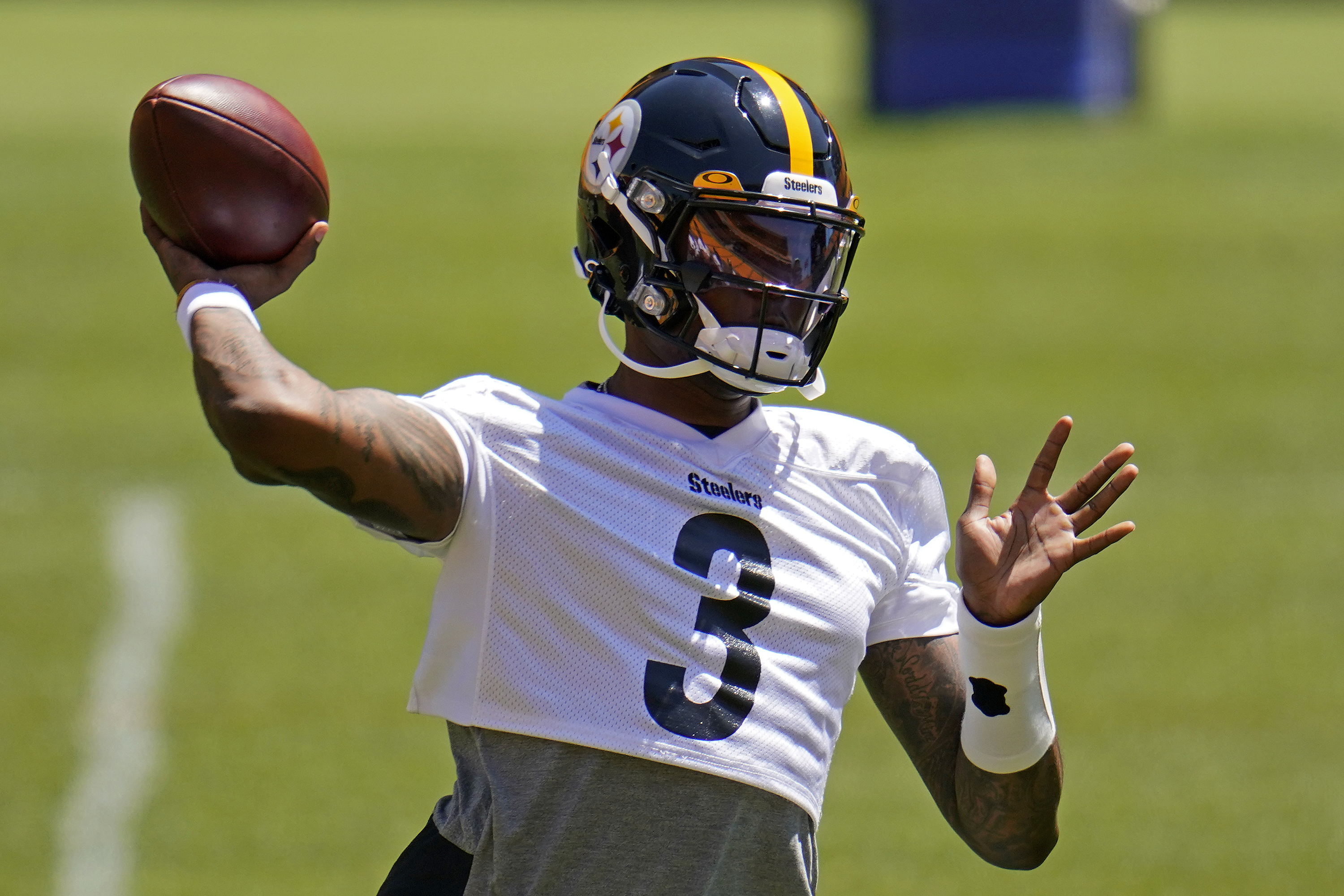 Dwayne Haskins contract with Steelers has '0 guarantees'