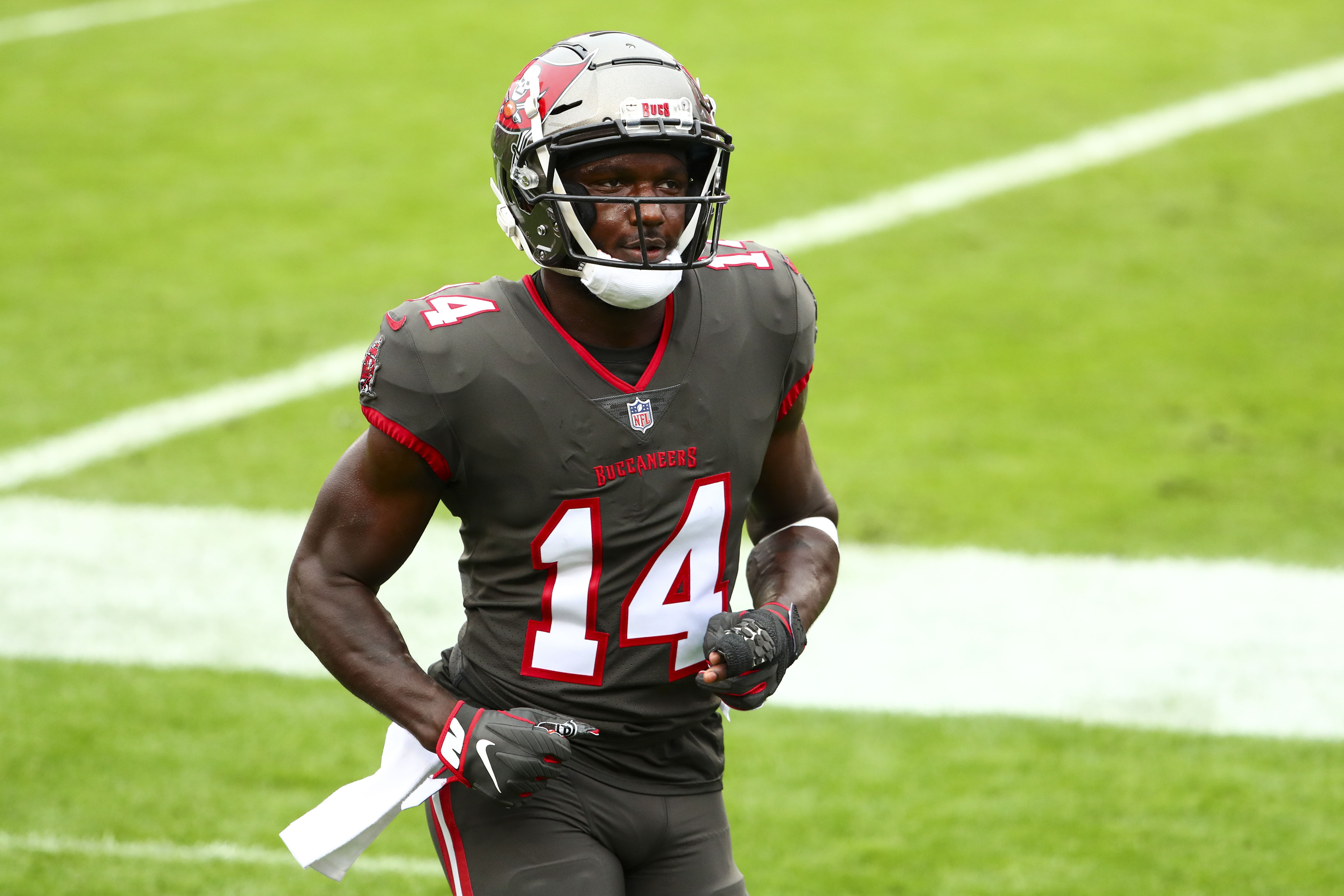 WR Chris Godwin signs long-term contract with Tampa Bay Buccaneers