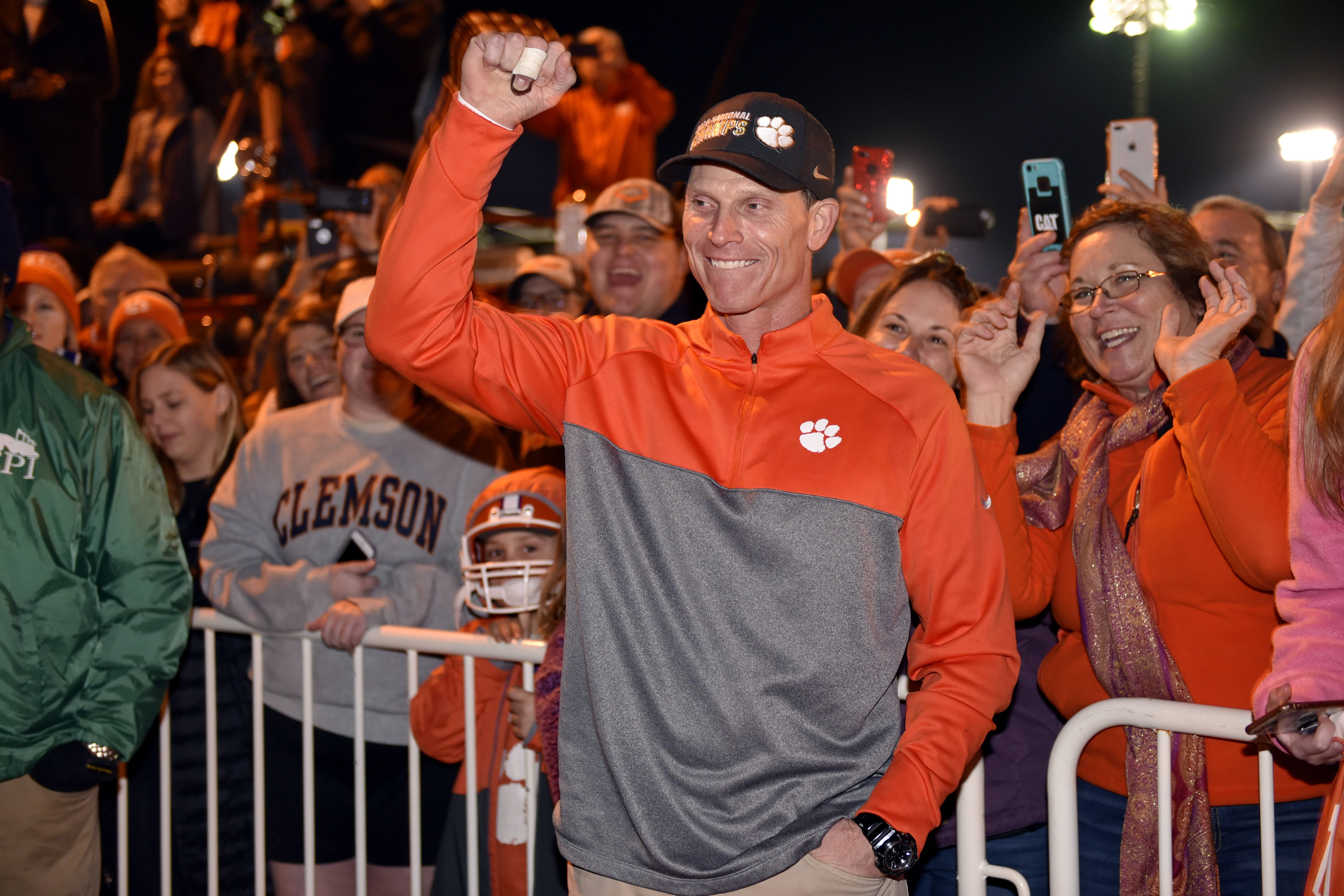 Clemson DC Brent Venables Becomes CFB's Highest-Paid Assistant With New ...