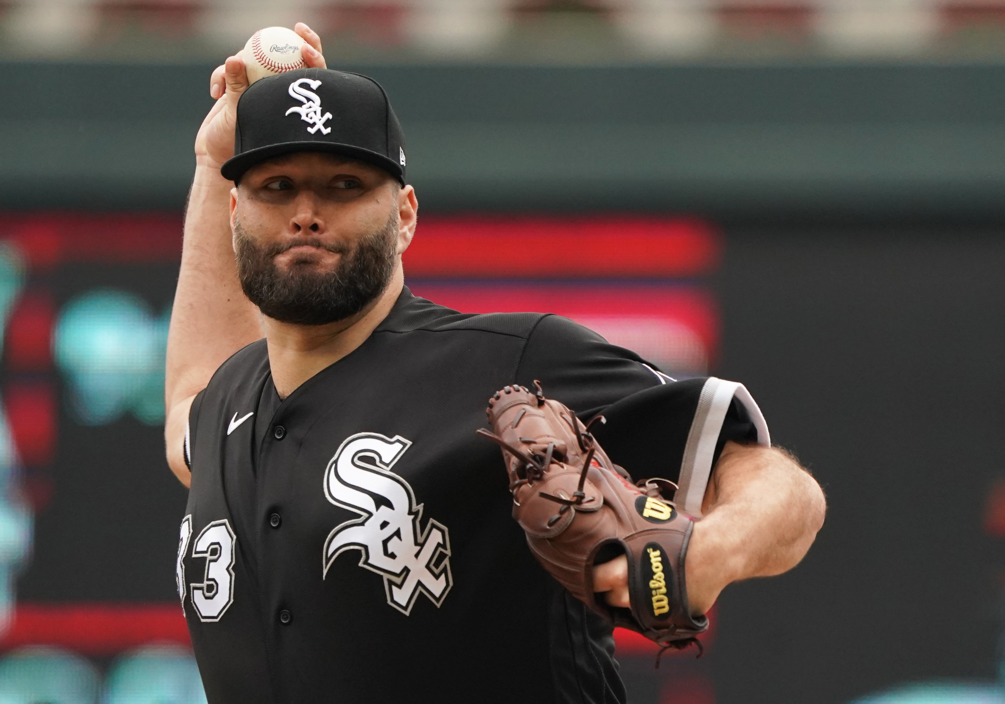 White Sox sign Lance Lynn to two-year, $38 million extension with club  option for 2024 - MLB Daily Dish