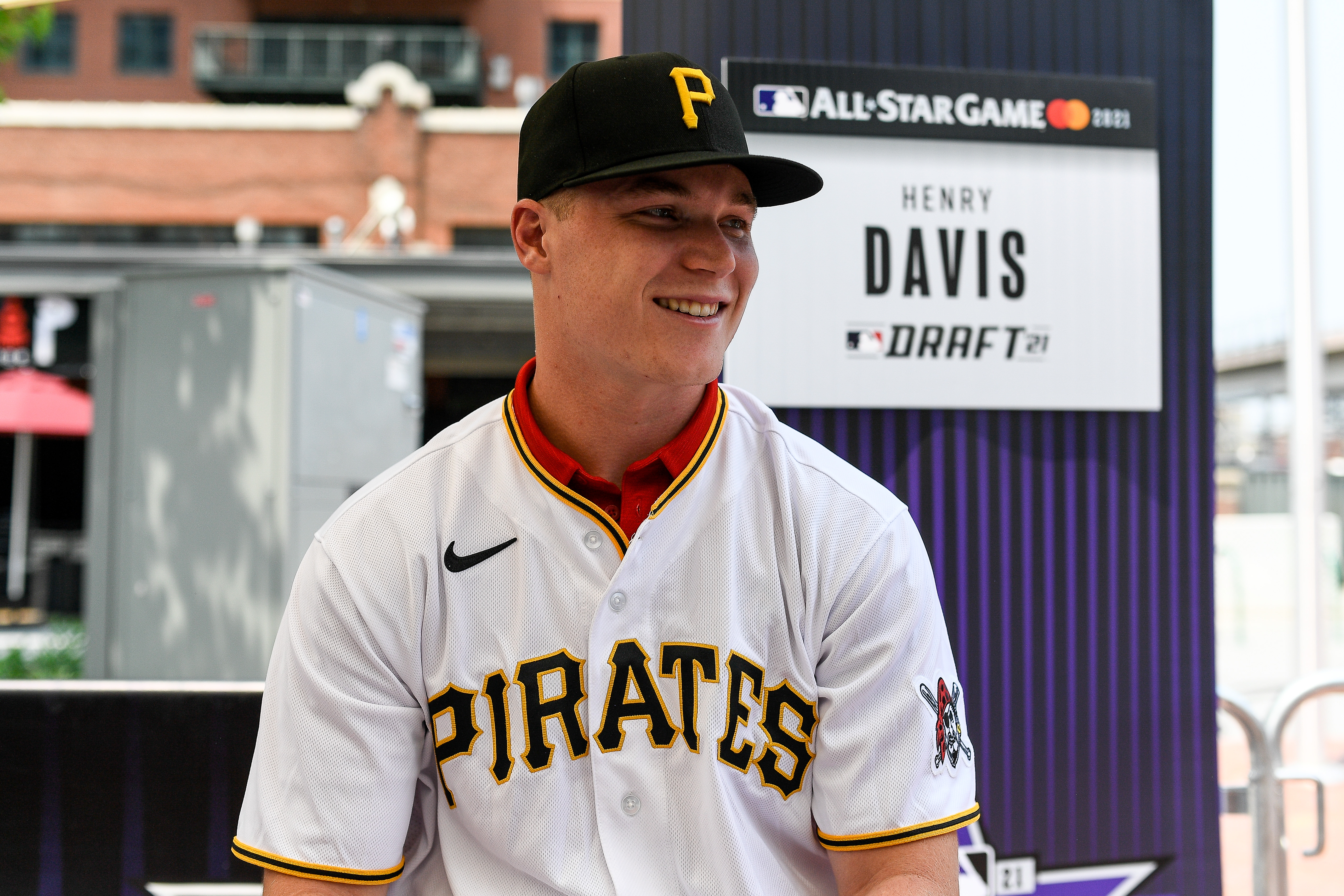 Pirates draft Louisville catcher Davis with top pick