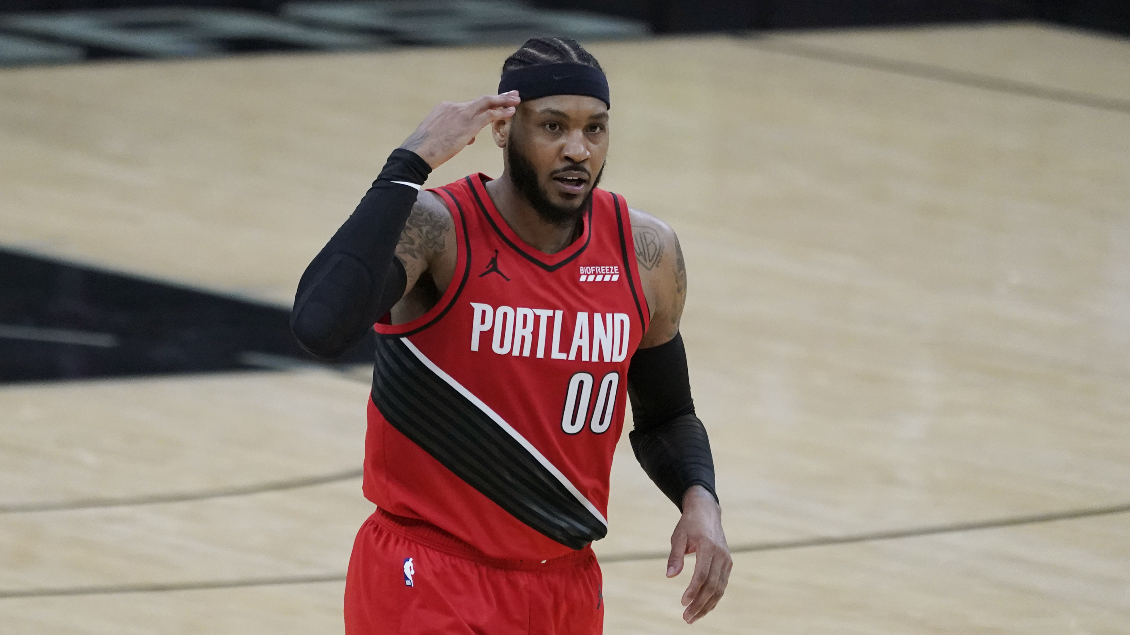CJ McCollum posts picture of Carmelo Anthony in Trail Blazers jersey