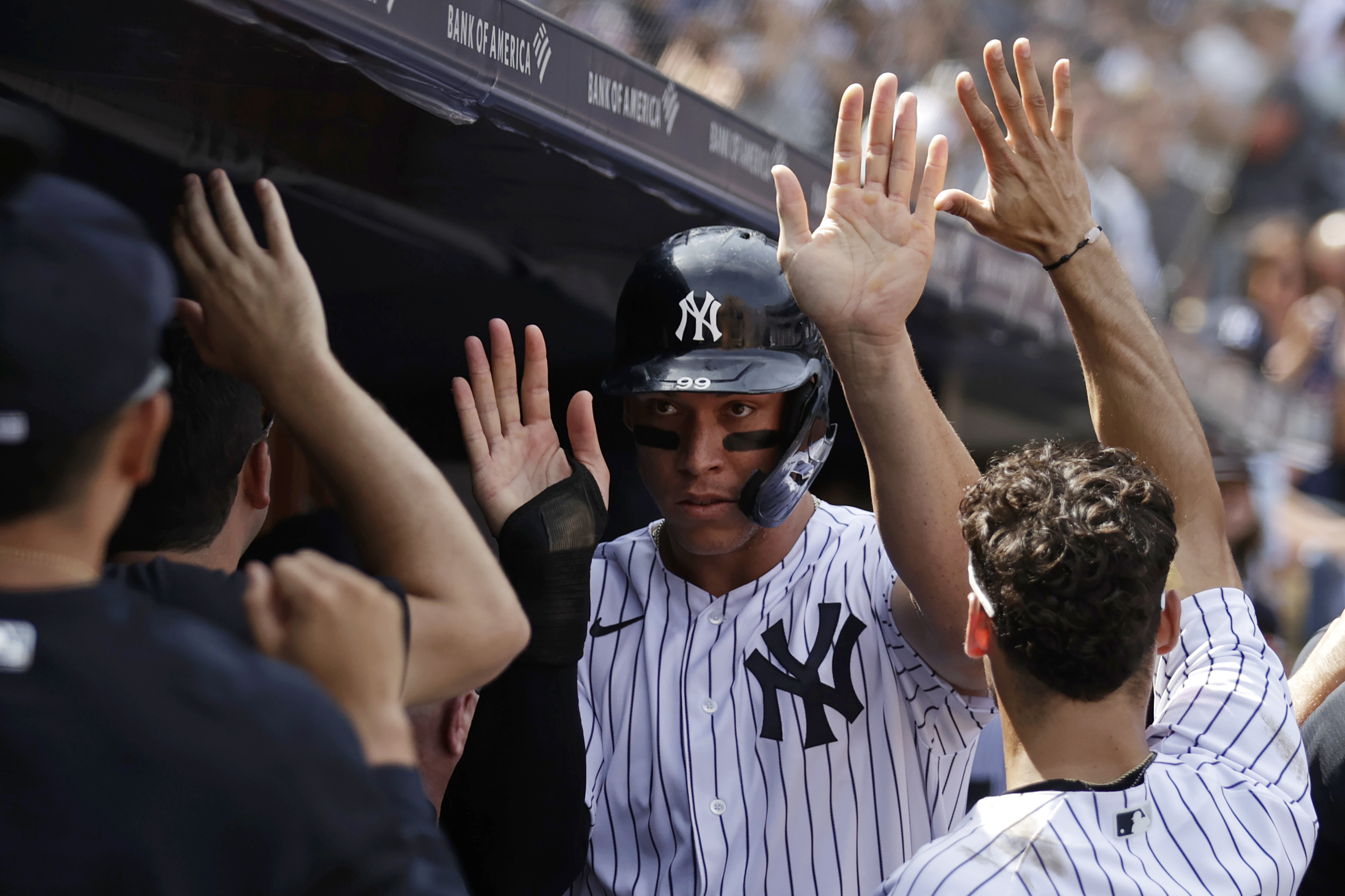 Column: The Yankees are last place and under .500. What is the world coming  to?
