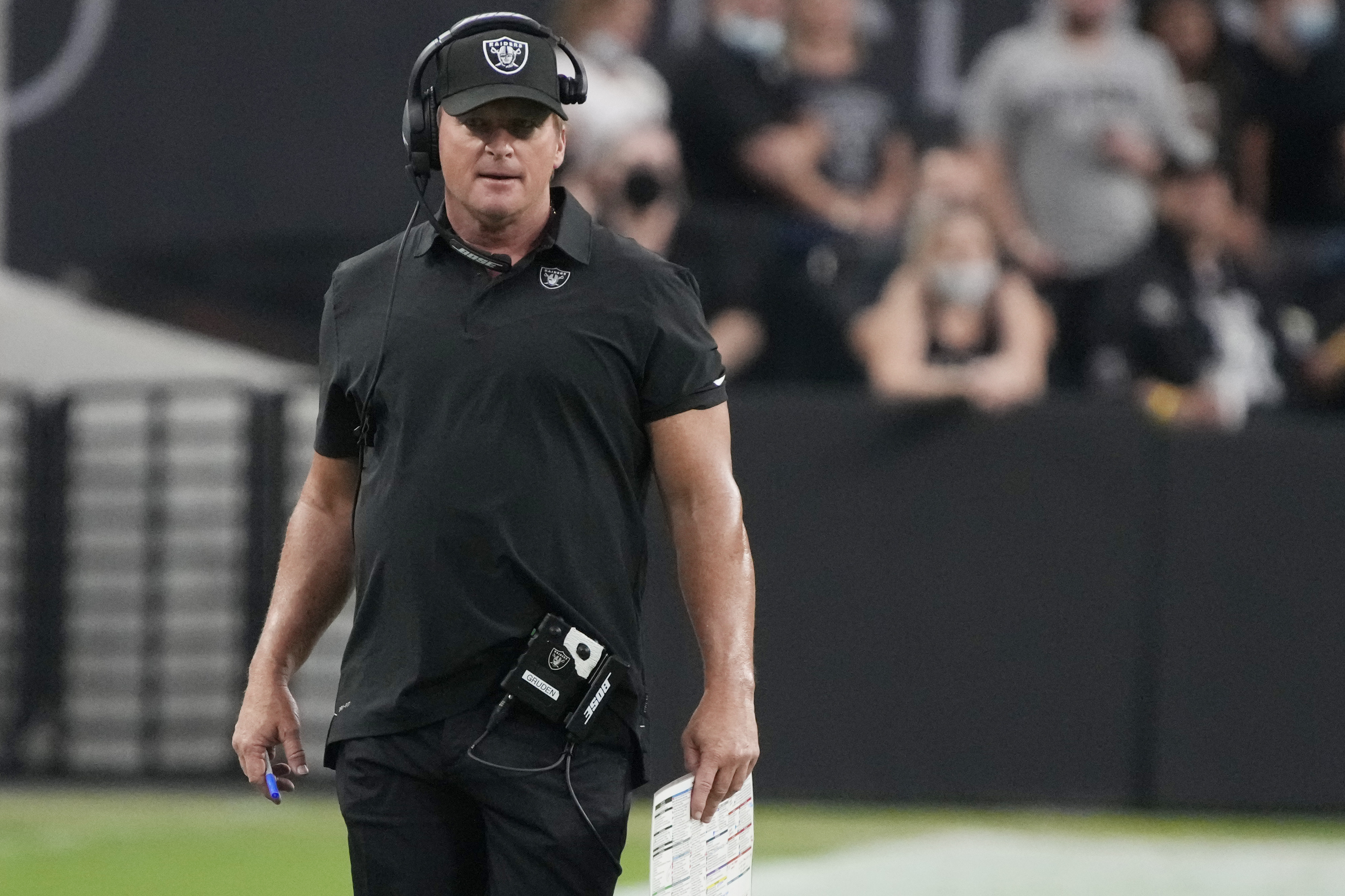 Las Vegas Raiders coach Jon Gruden sends team to buses after brawl with Los  Angeles Rams - ESPN