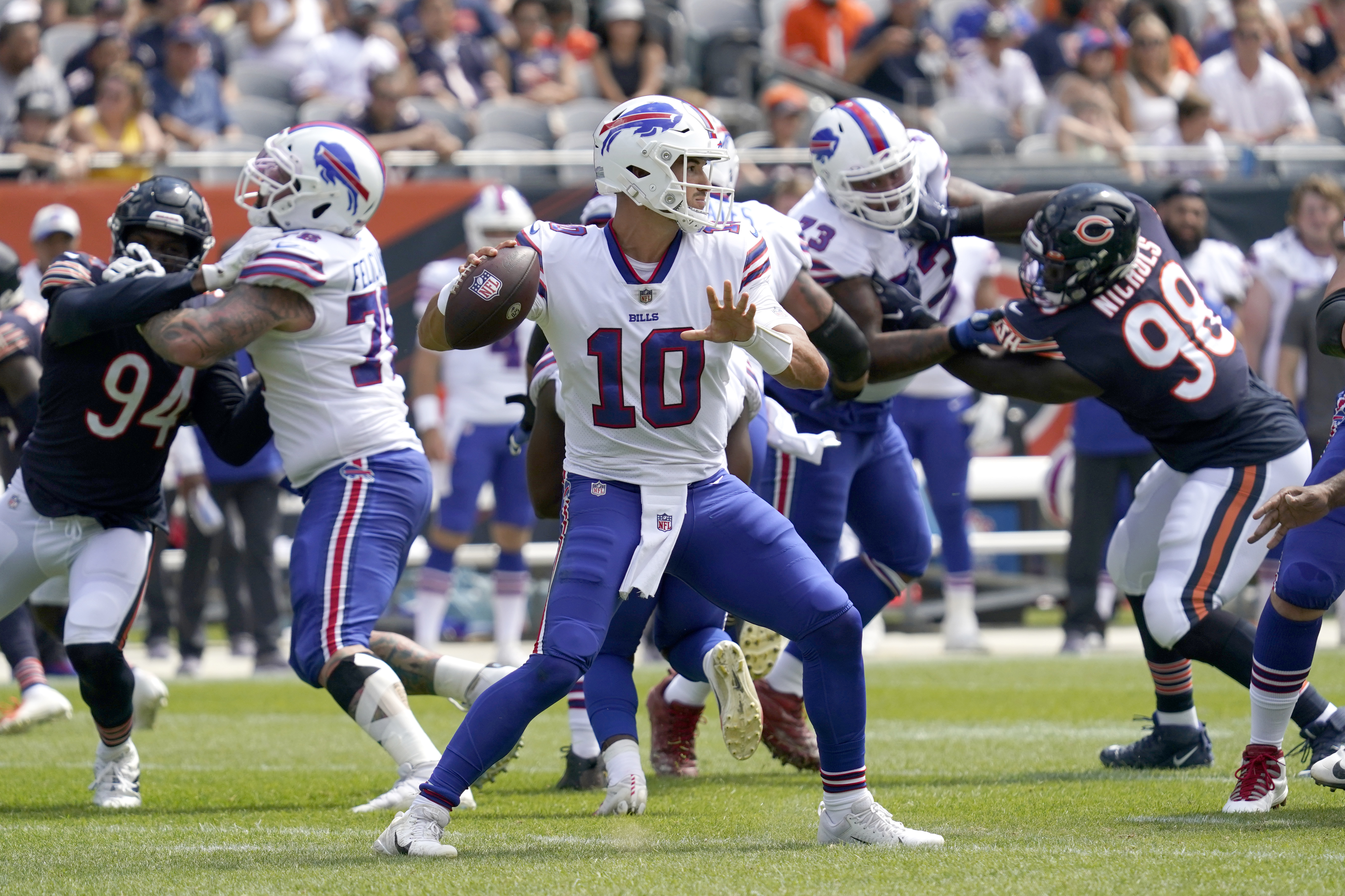 Justin Fields, Mitchell Trubisky Star as Bills Rout Bears in