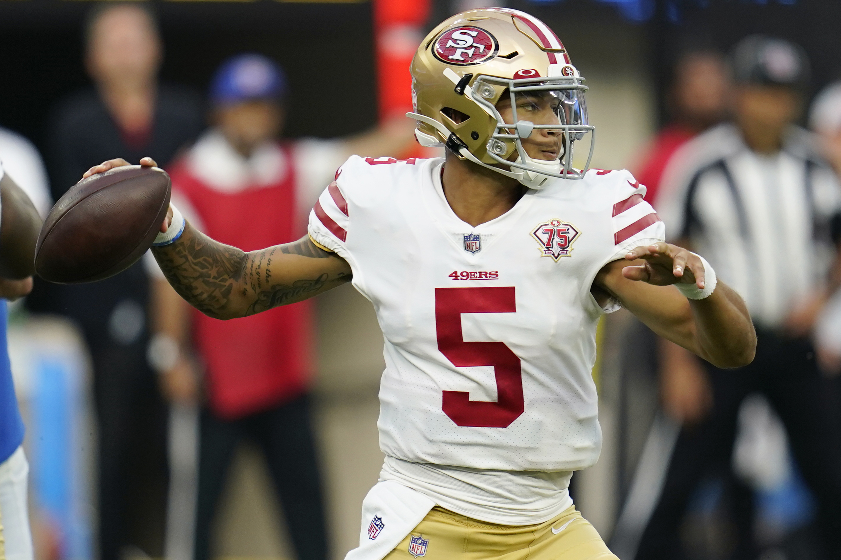 Kyle Shanahan Declines to Name 49ers' Week 1 QB After Preseason Win Over Charger..