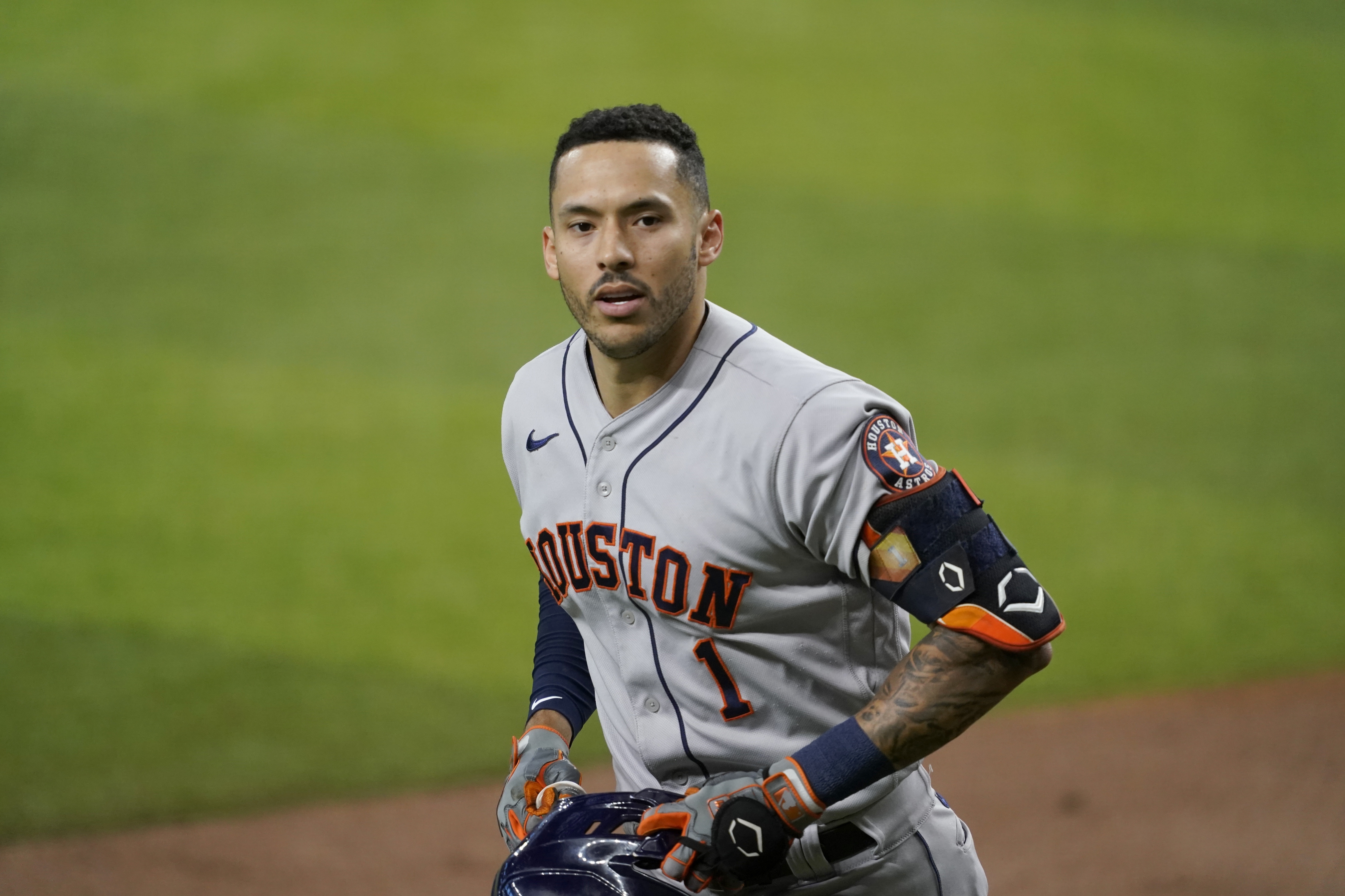 Carlos Correa stars against former team as Twins beat Astros 6-2 in Game 2  to tie ALDS – WWLP