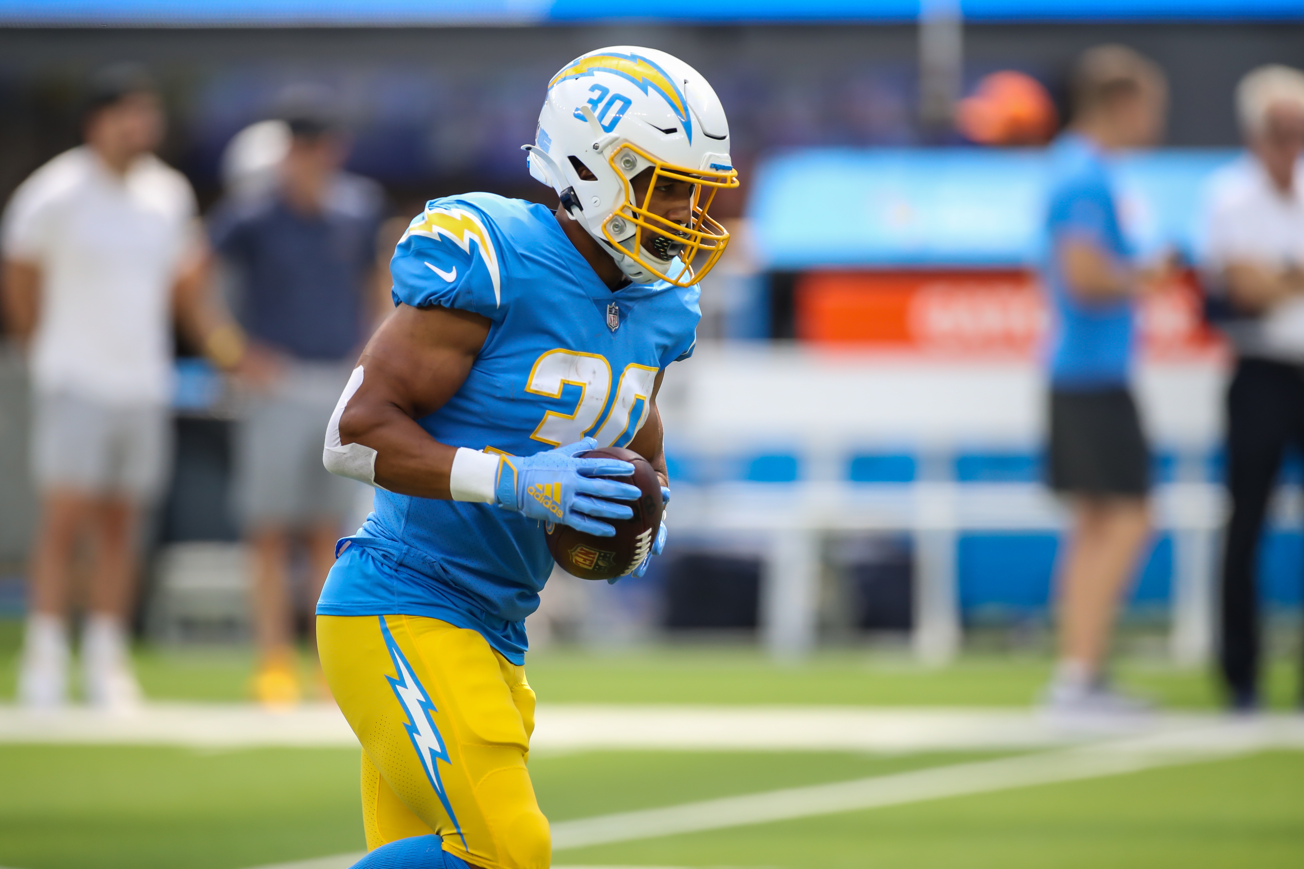 Chargers Austin Ekeler presents problems for Raiders as a receiver  Las  Vegas ReviewJournal