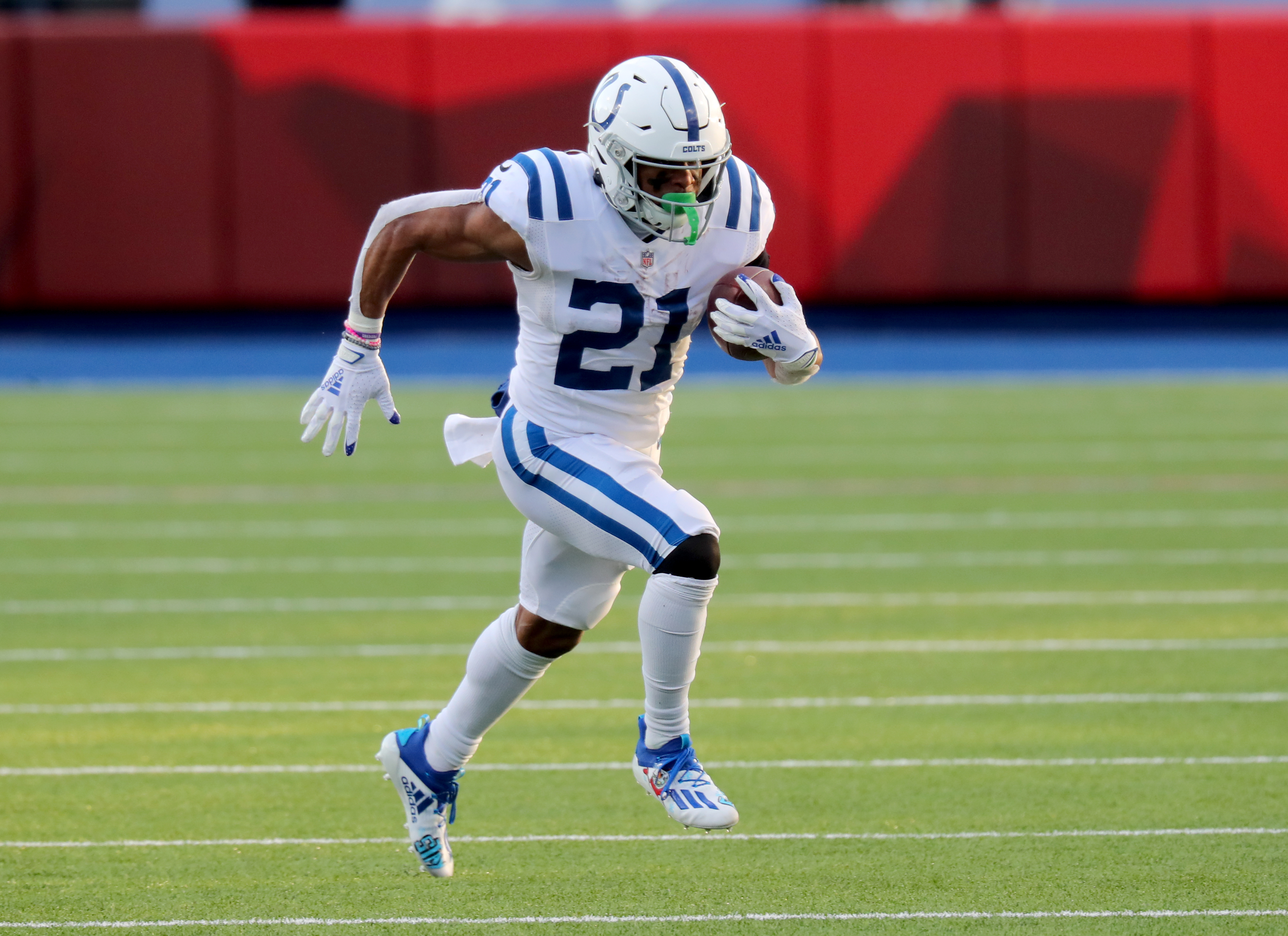 Nyheim Hines, Colts Agree to 3-Year, $18.6M Contract Extension